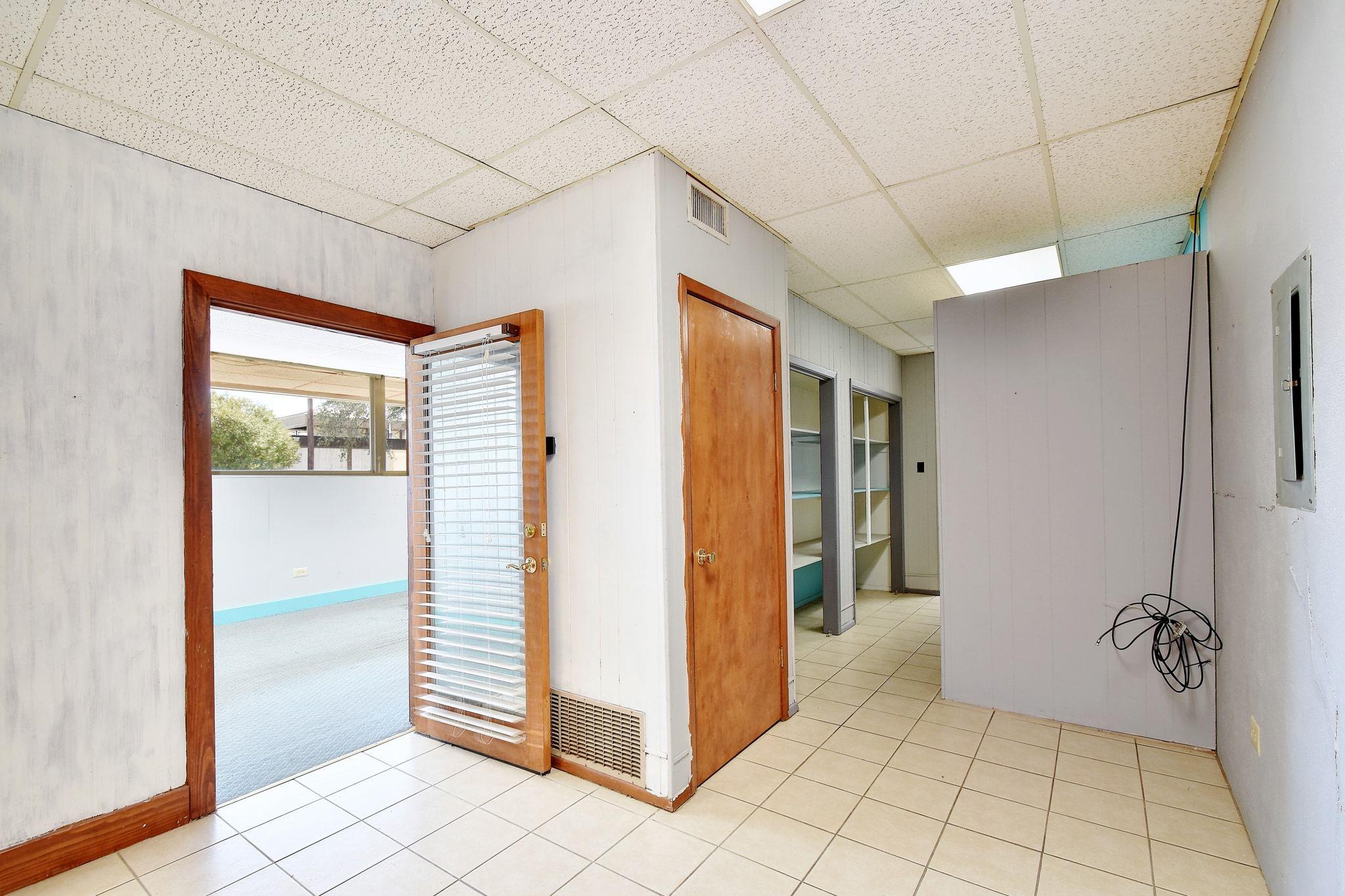 310 Quinlan St, Kerrville, TX 78028