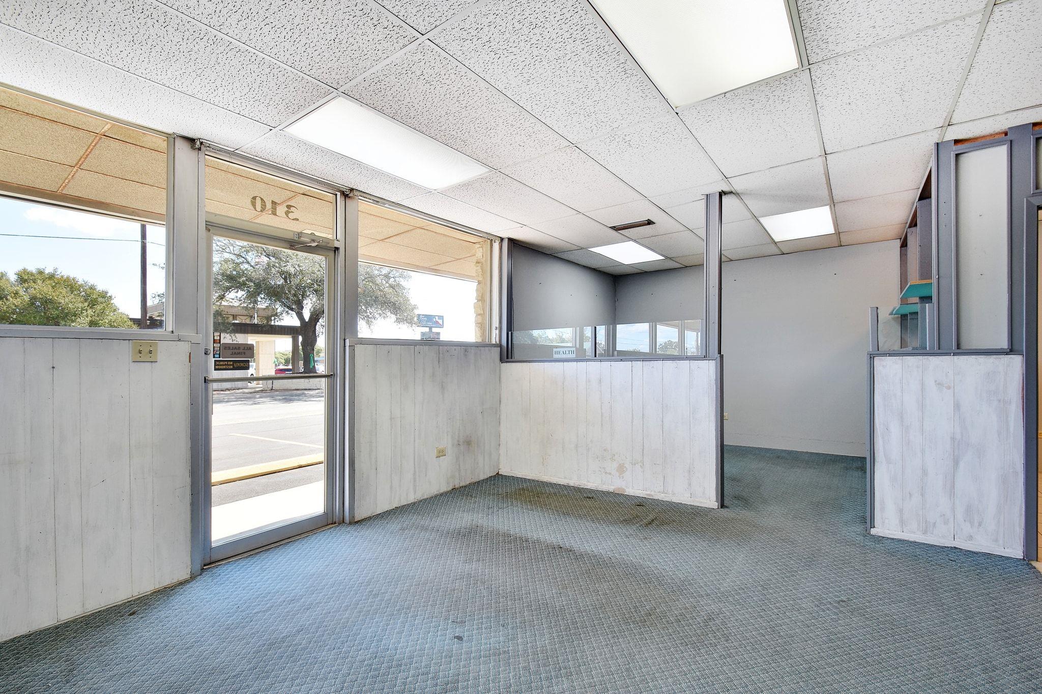 310 Quinlan St, Kerrville, TX 78028