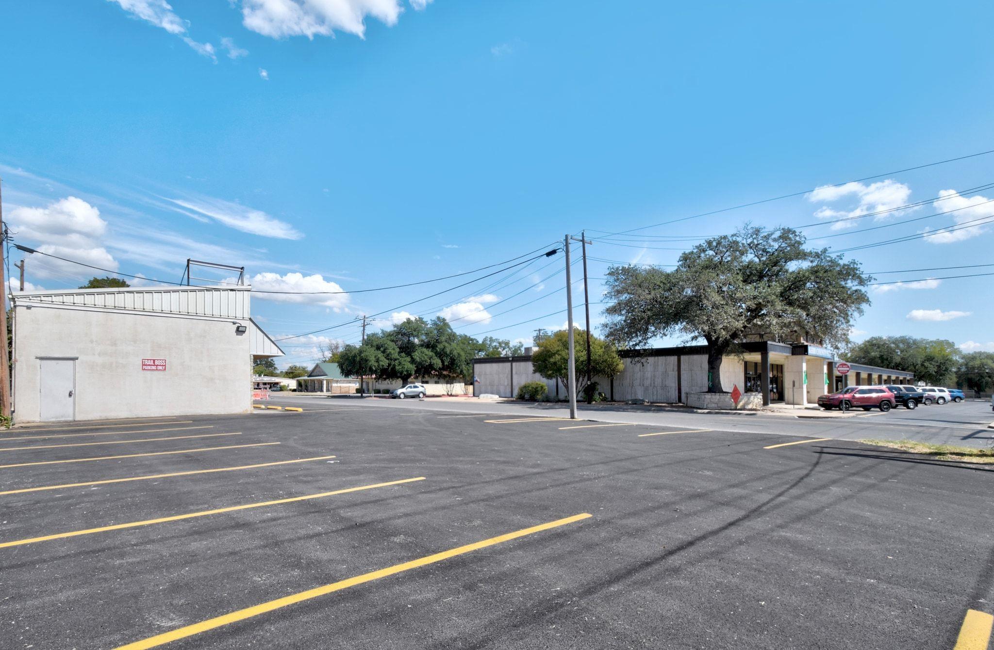 310 Quinlan St, Kerrville, TX 78028