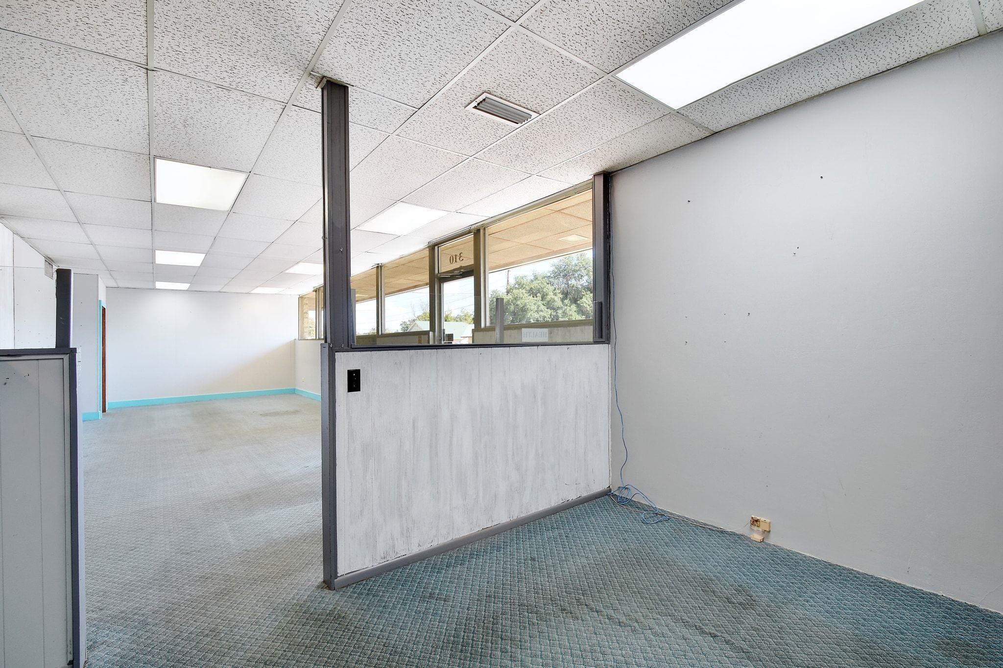 310 Quinlan St, Kerrville, TX 78028