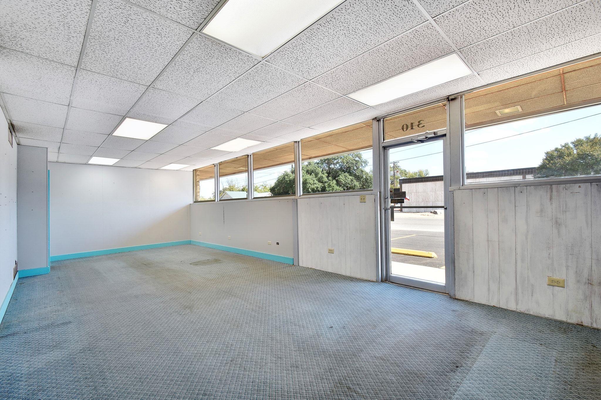 310 Quinlan St, Kerrville, TX 78028