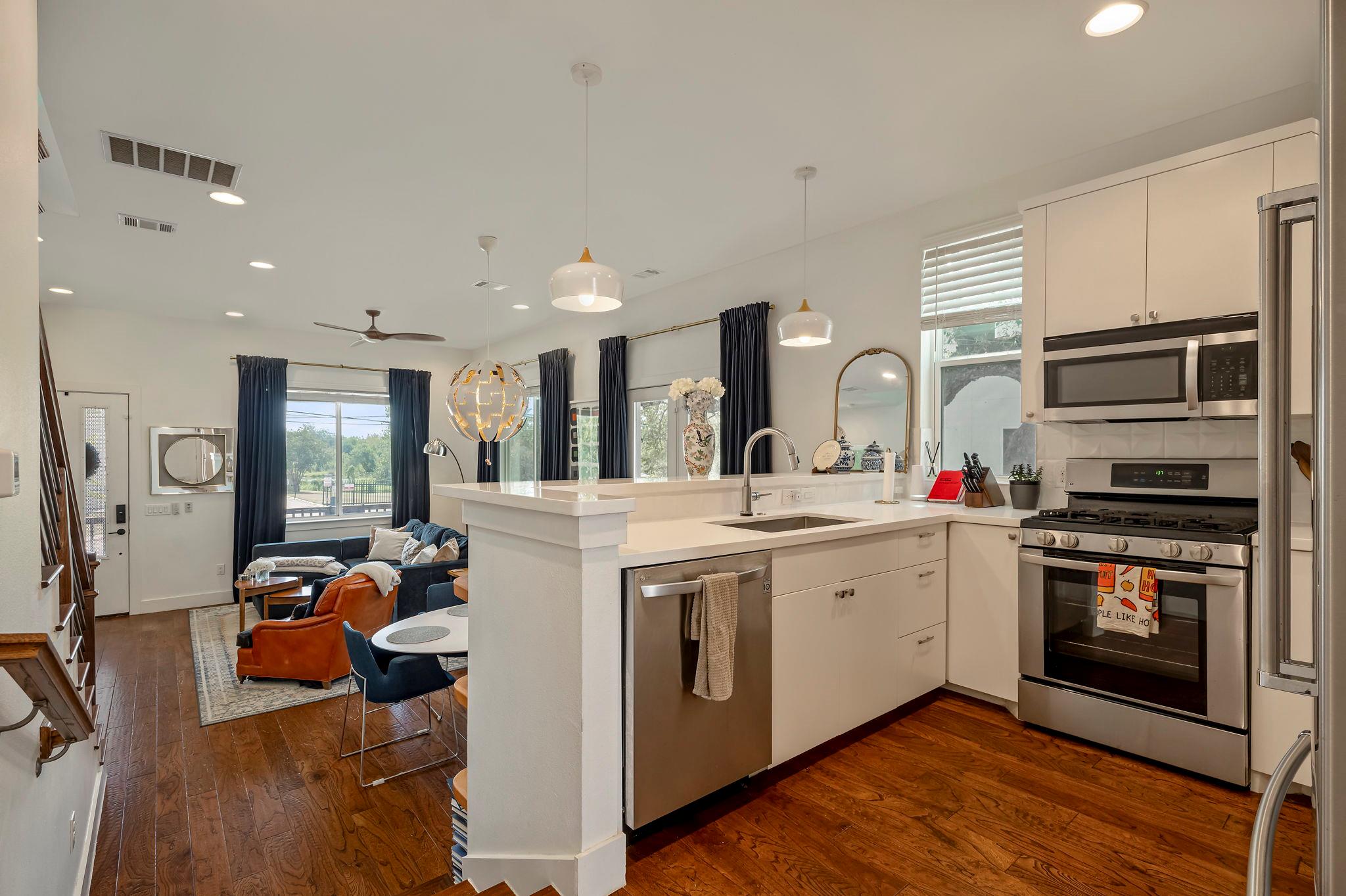 2812 Oak Springs Dr # 1, Austin, TX 78702