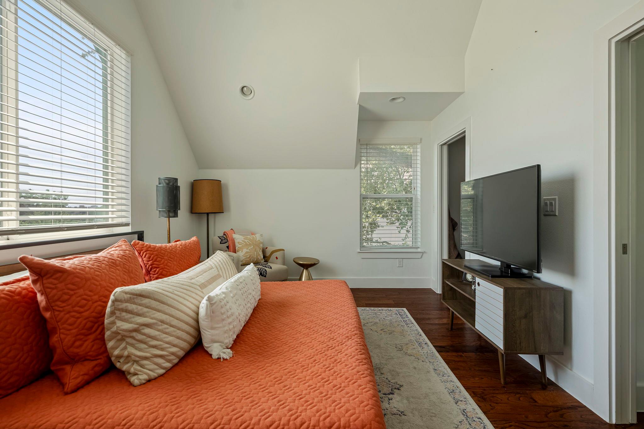 2812 Oak Springs Dr # 1, Austin, TX 78702