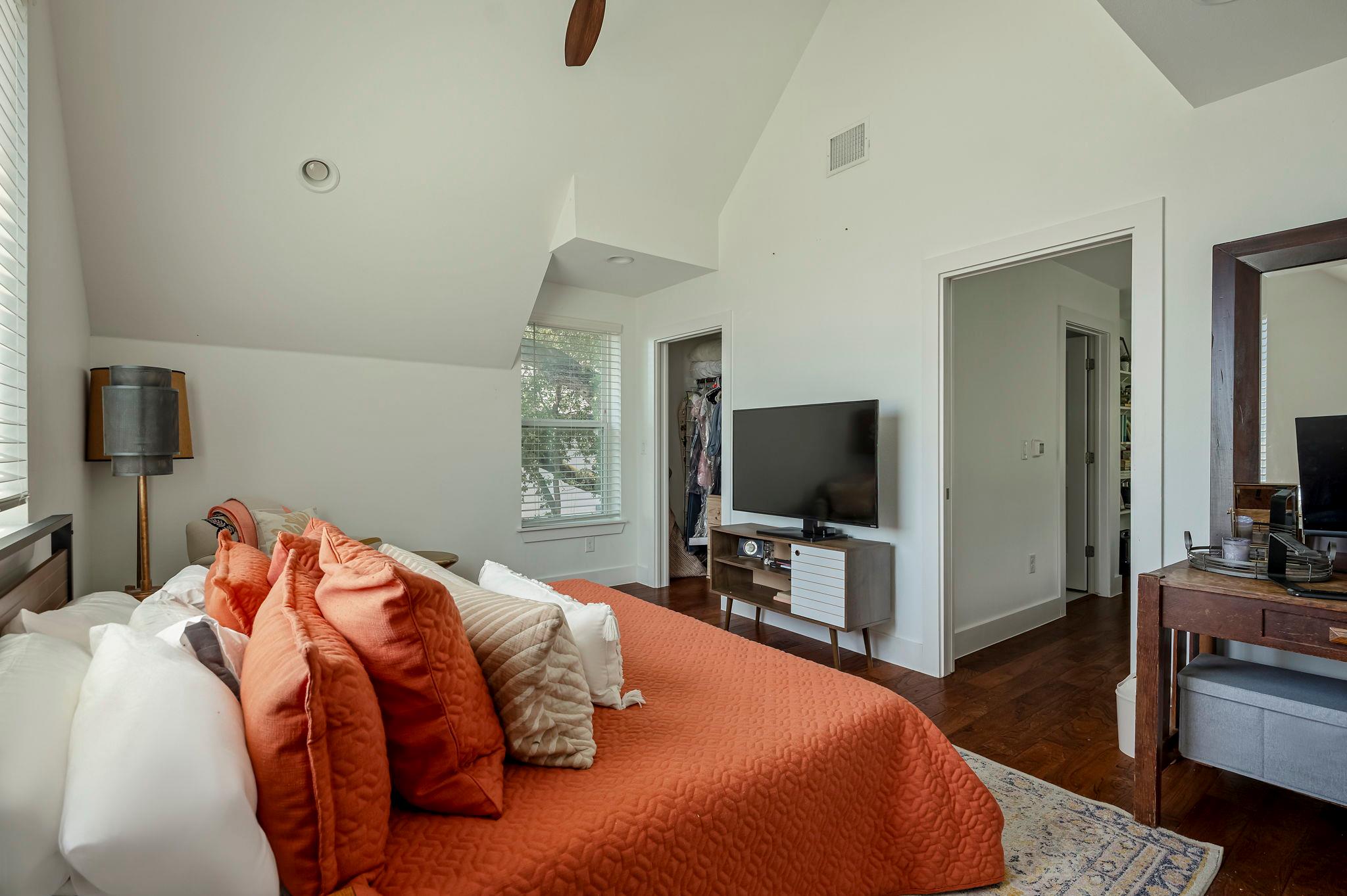 2812 Oak Springs Dr # 1, Austin, TX 78702