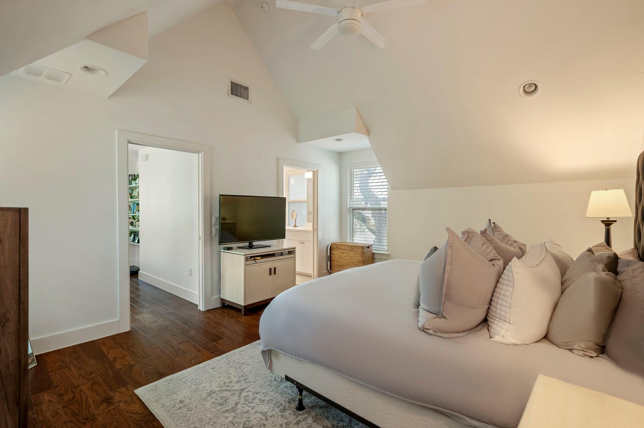 2812 Oak Springs Dr # 1, Austin, TX 78702