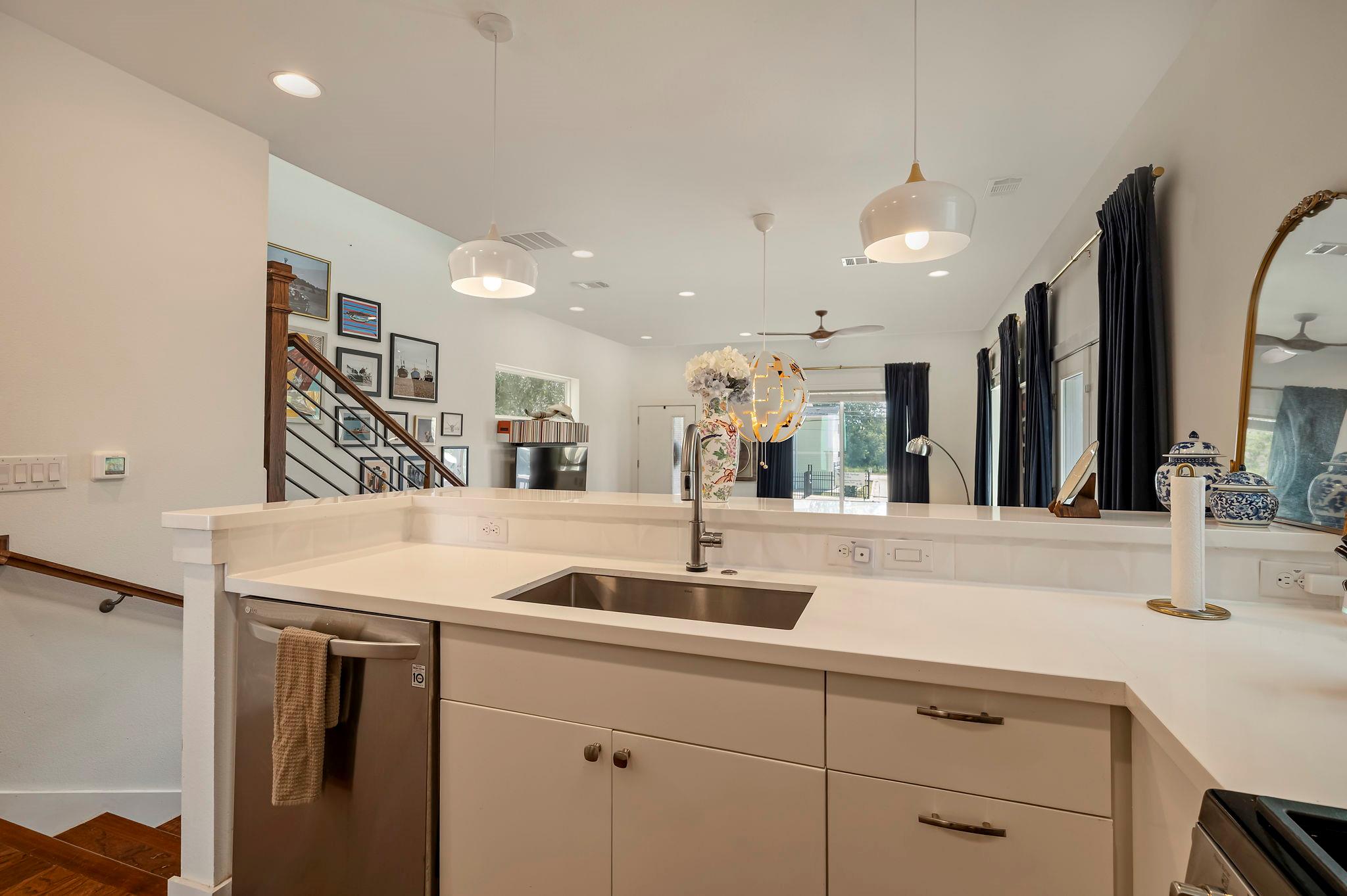 2812 Oak Springs Dr # 1, Austin, TX 78702