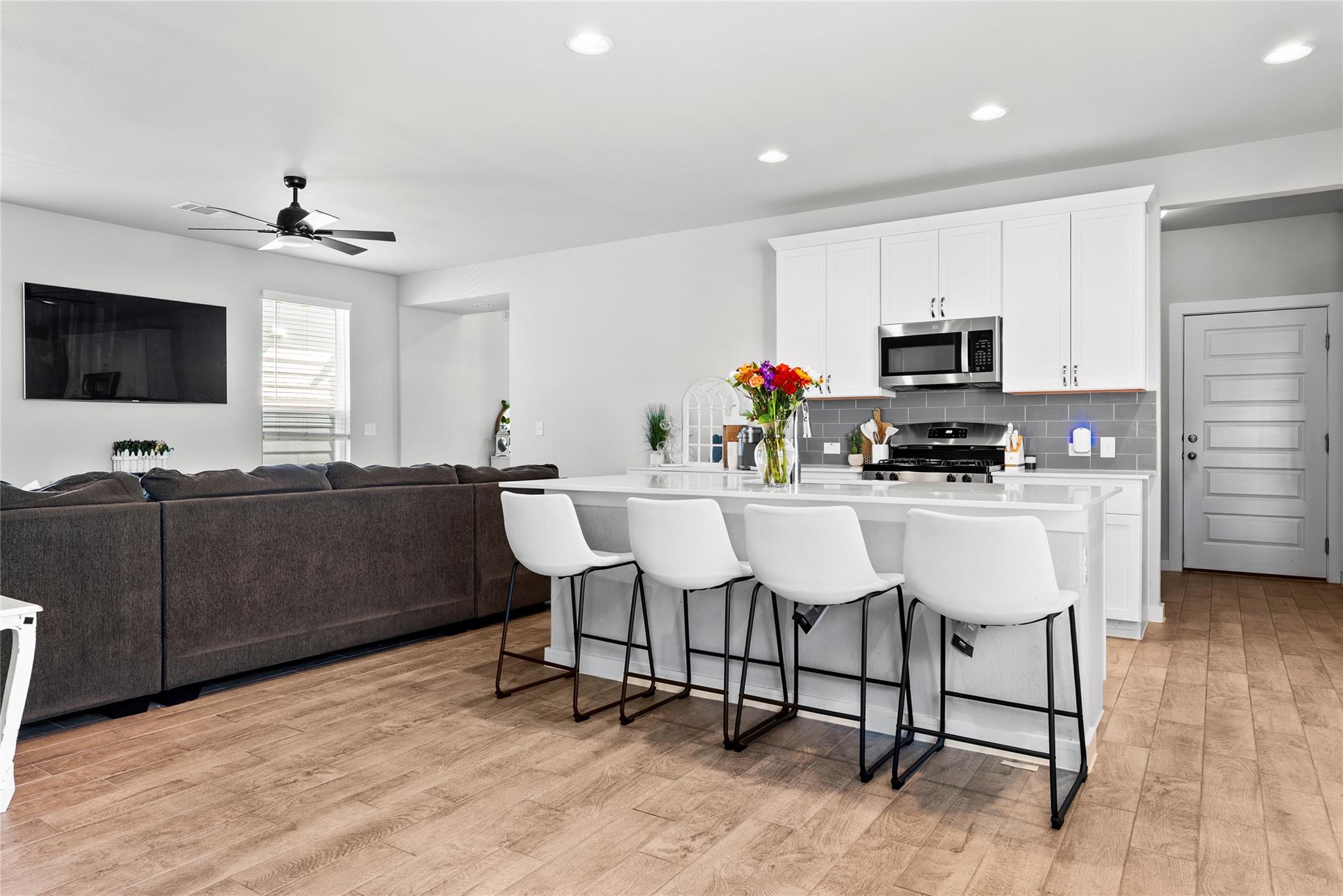 156 Appleberry Ln, Elgin, TX 78621