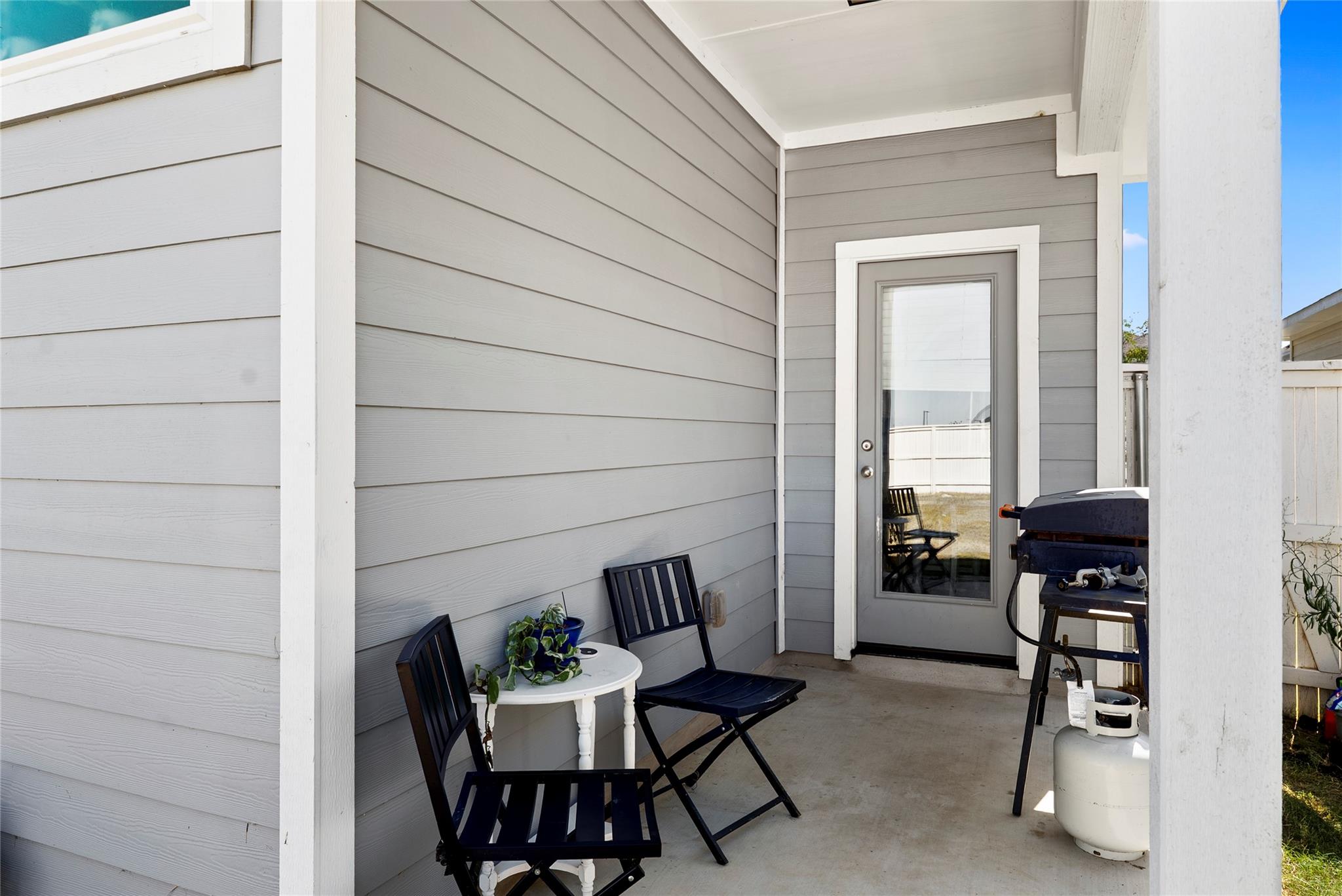 156 Appleberry Ln, Elgin, TX 78621