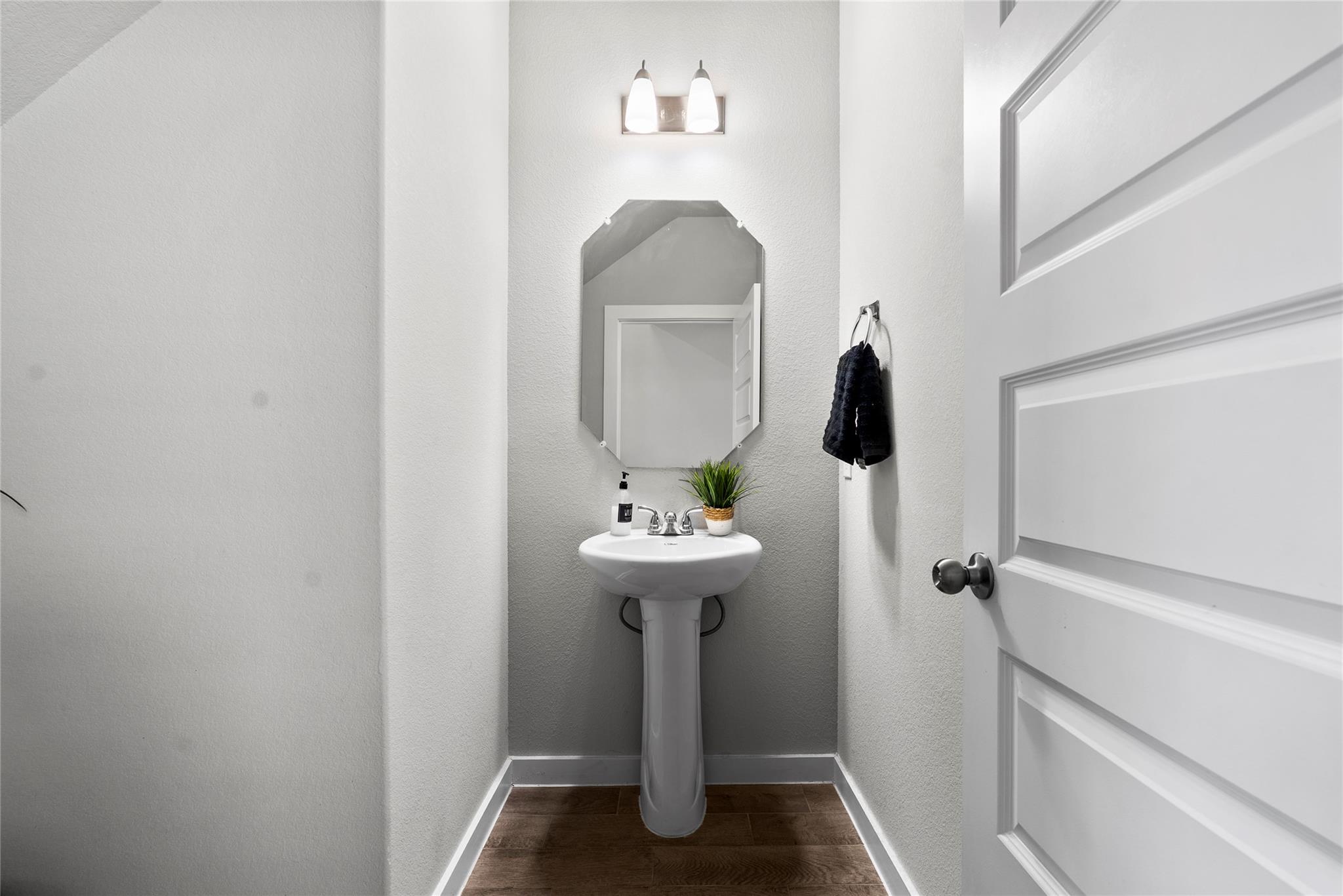 156 Appleberry Ln, Elgin, TX 78621