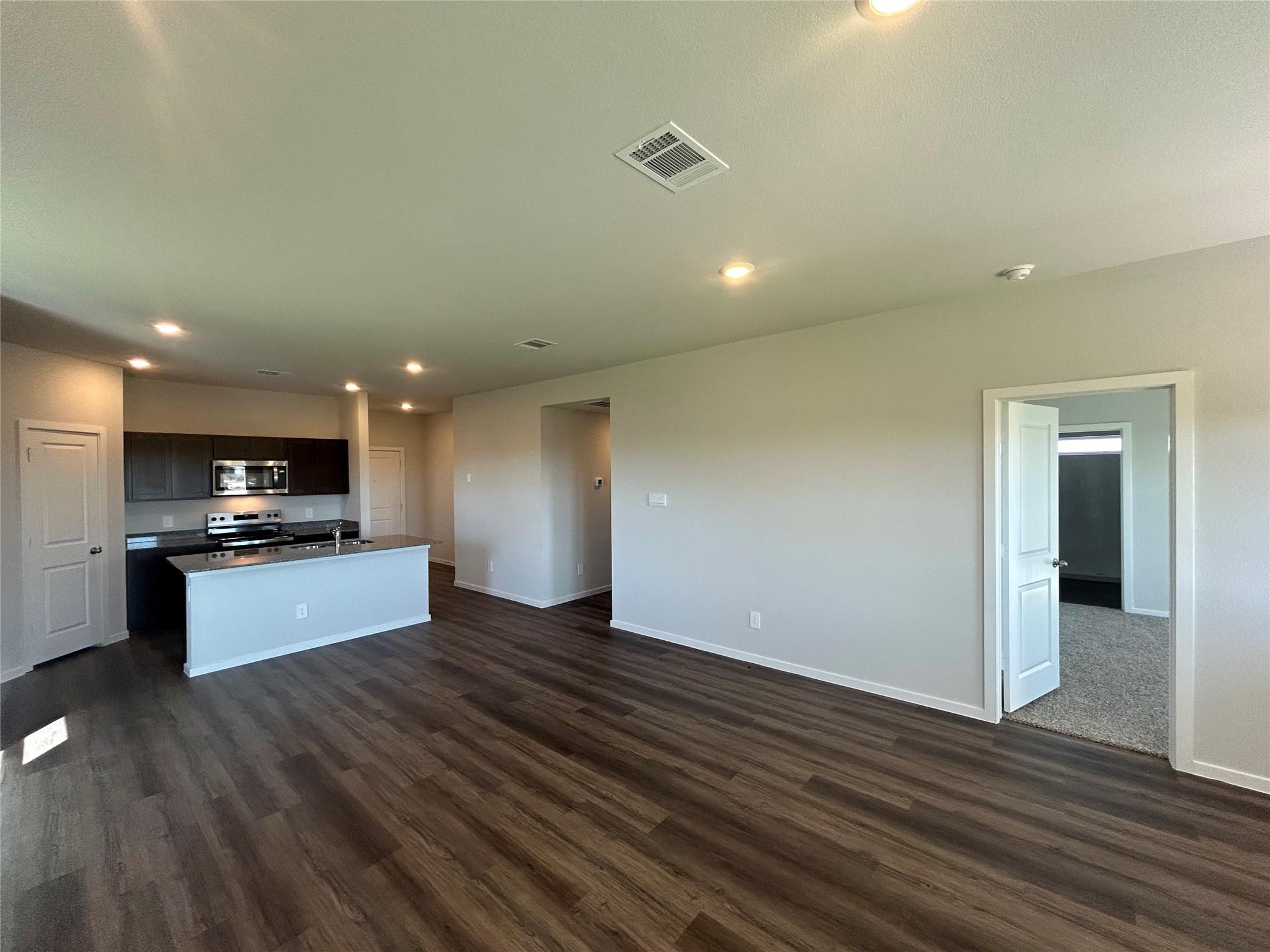 206 Perry Pl, Rockdale, TX 76567