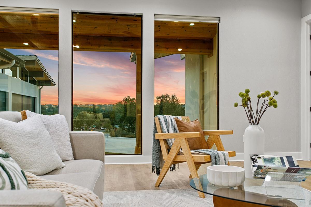 202 Evelyn Ct, Dripping Springs, TX 78620