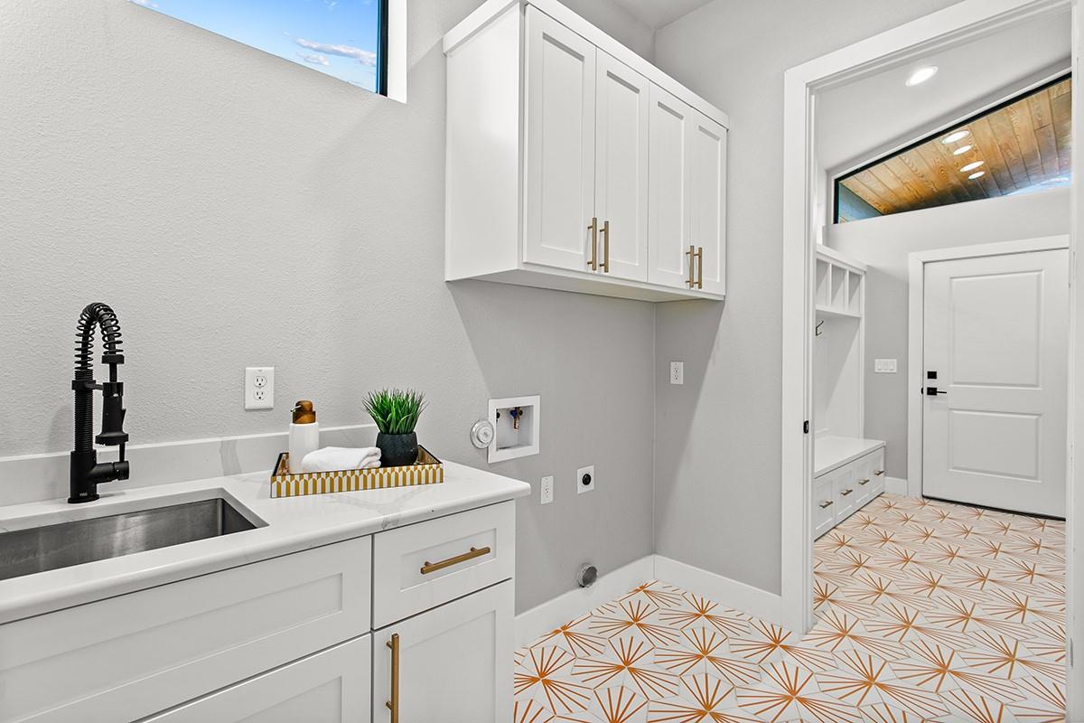 202 Evelyn Ct, Dripping Springs, TX 78620