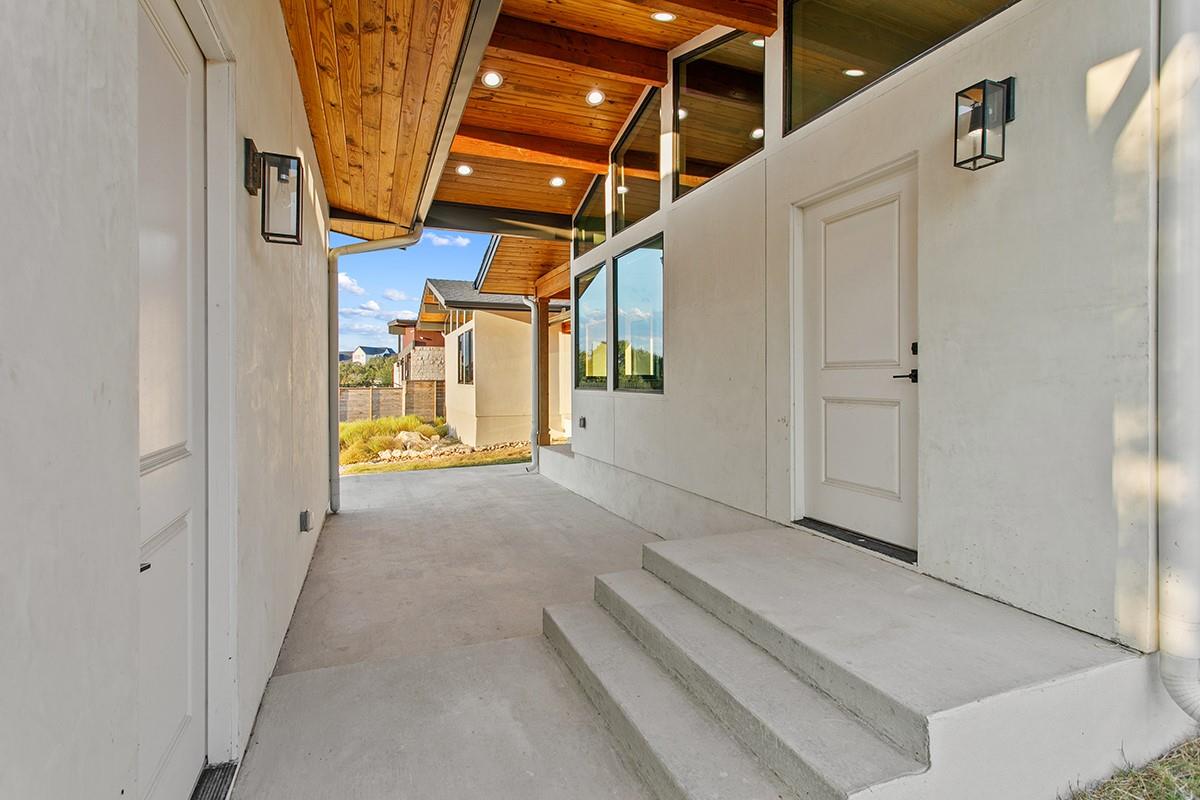 202 Evelyn Ct, Dripping Springs, TX 78620