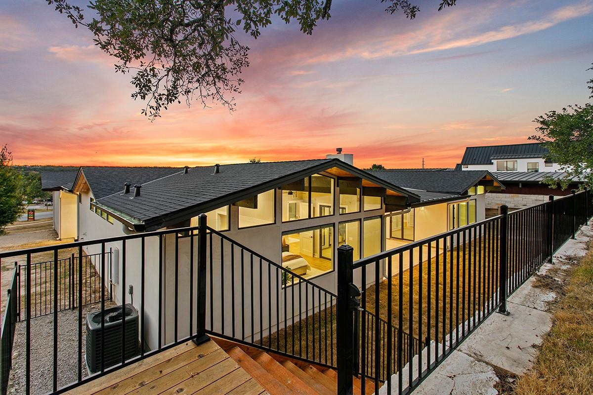 202 Evelyn Ct, Dripping Springs, TX 78620