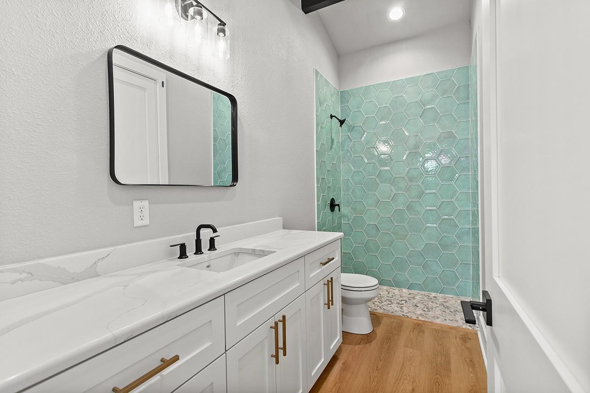 202 Evelyn Ct, Dripping Springs, TX 78620