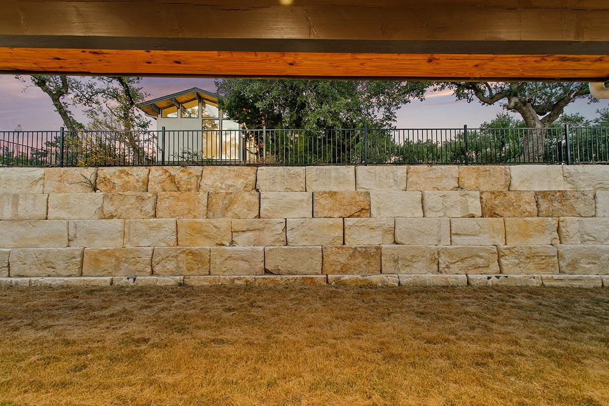 202 Evelyn Ct, Dripping Springs, TX 78620