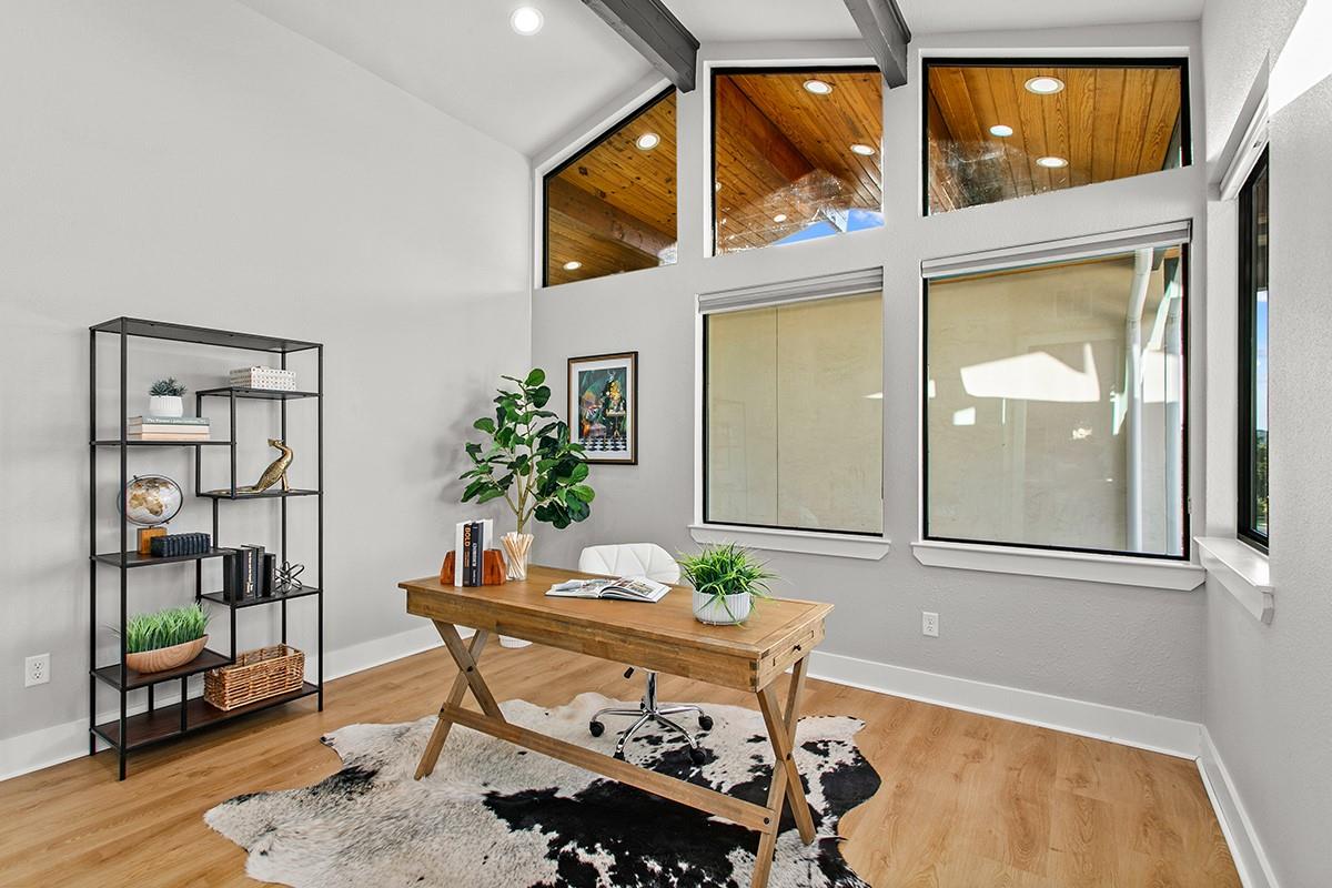 202 Evelyn Ct, Dripping Springs, TX 78620