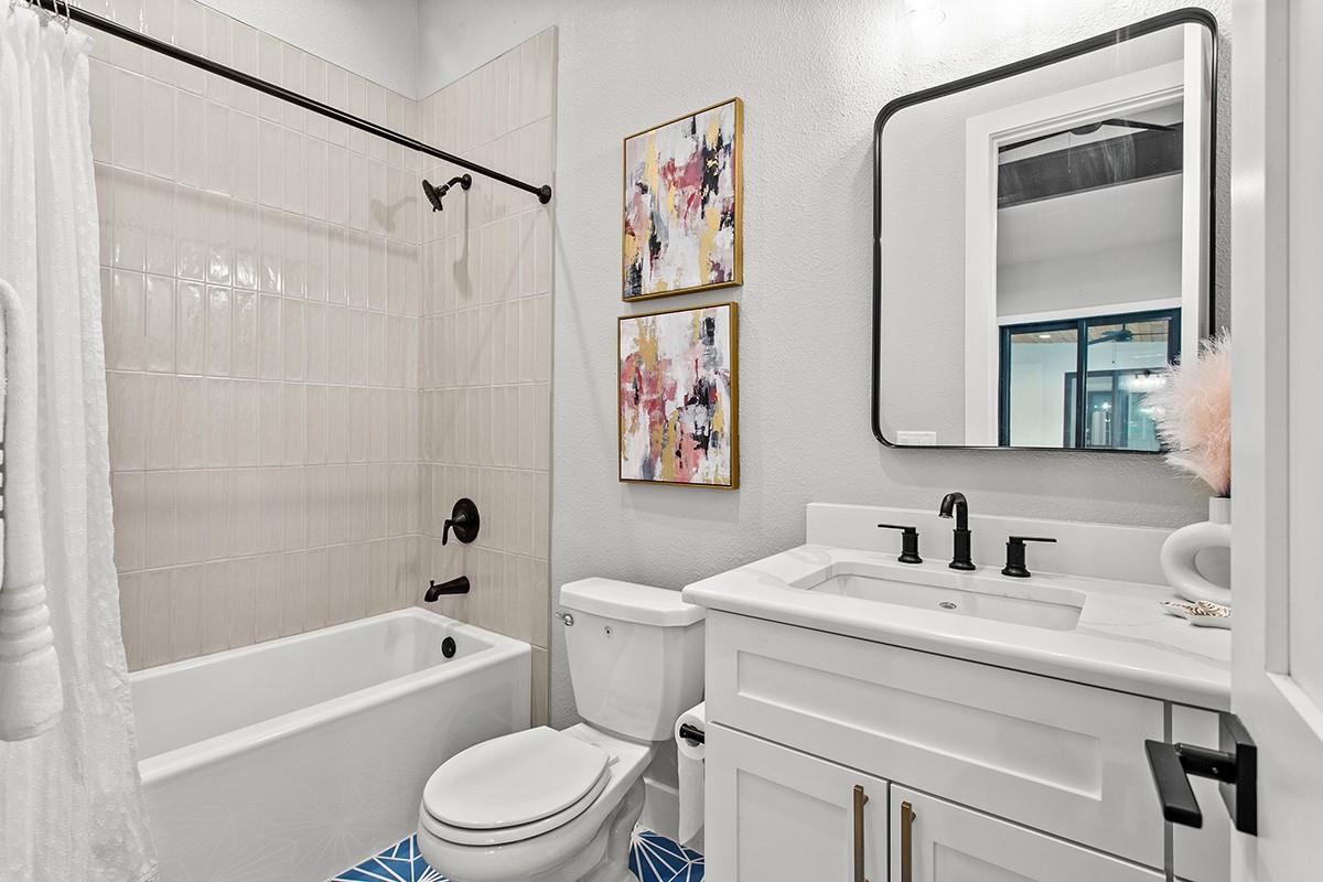 202 Evelyn Ct, Dripping Springs, TX 78620