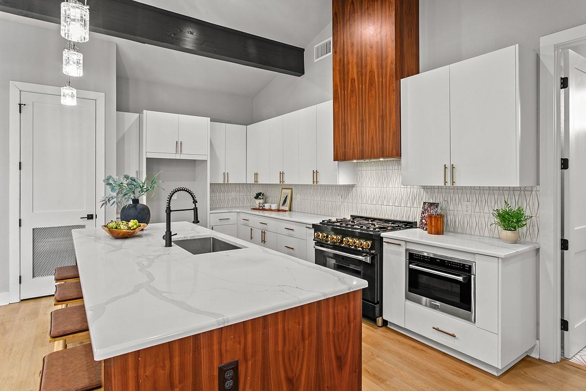 202 Evelyn Ct, Dripping Springs, TX 78620