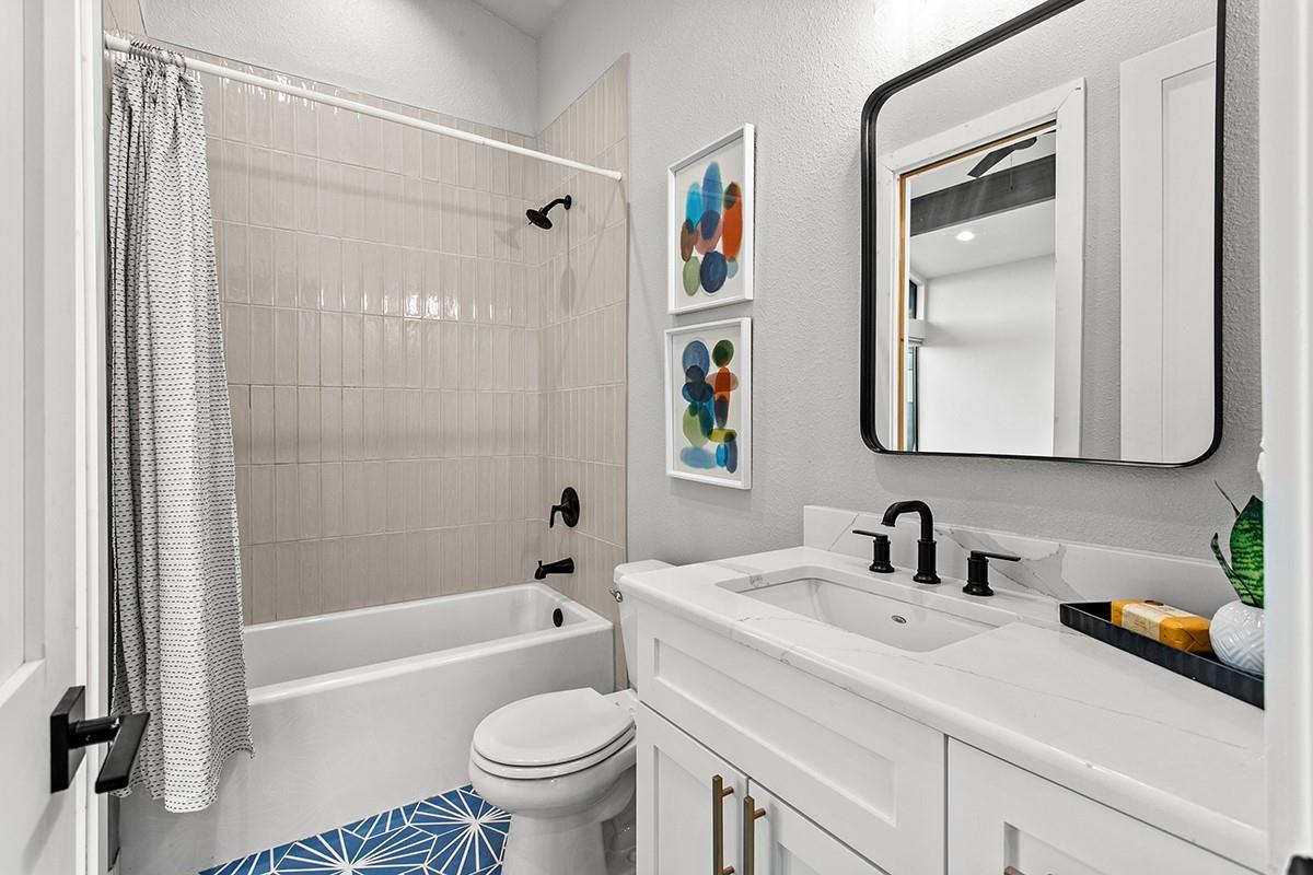 202 Evelyn Ct, Dripping Springs, TX 78620