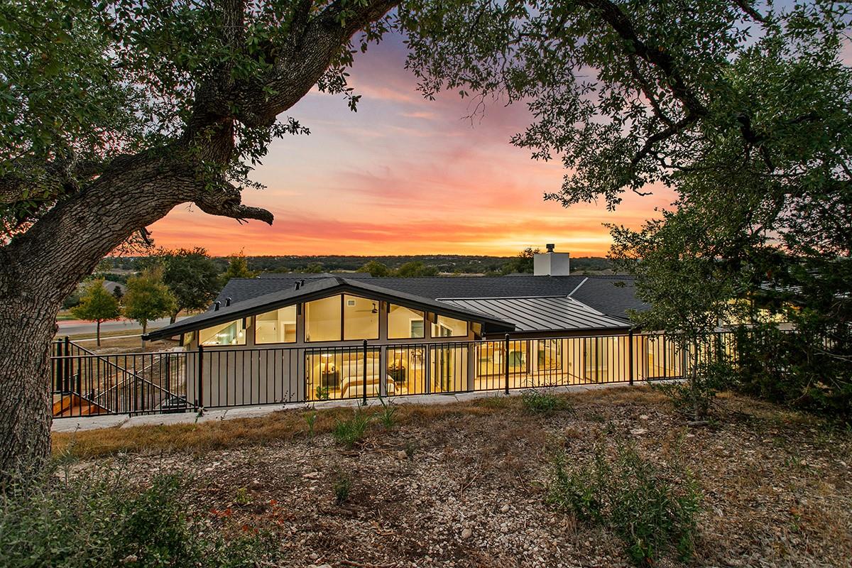 202 Evelyn Ct, Dripping Springs, TX 78620