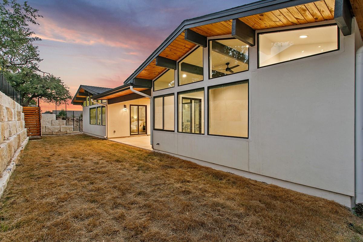 202 Evelyn Ct, Dripping Springs, TX 78620