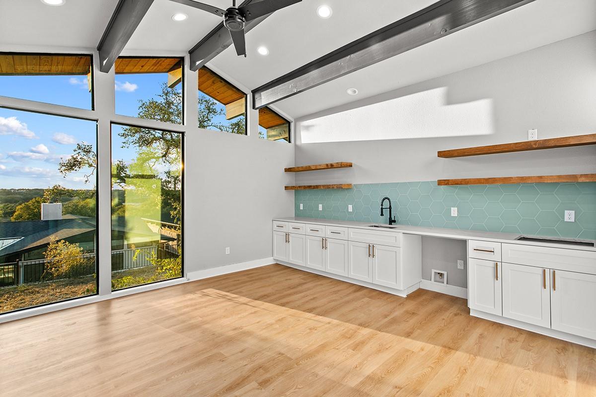 202 Evelyn Ct, Dripping Springs, TX 78620