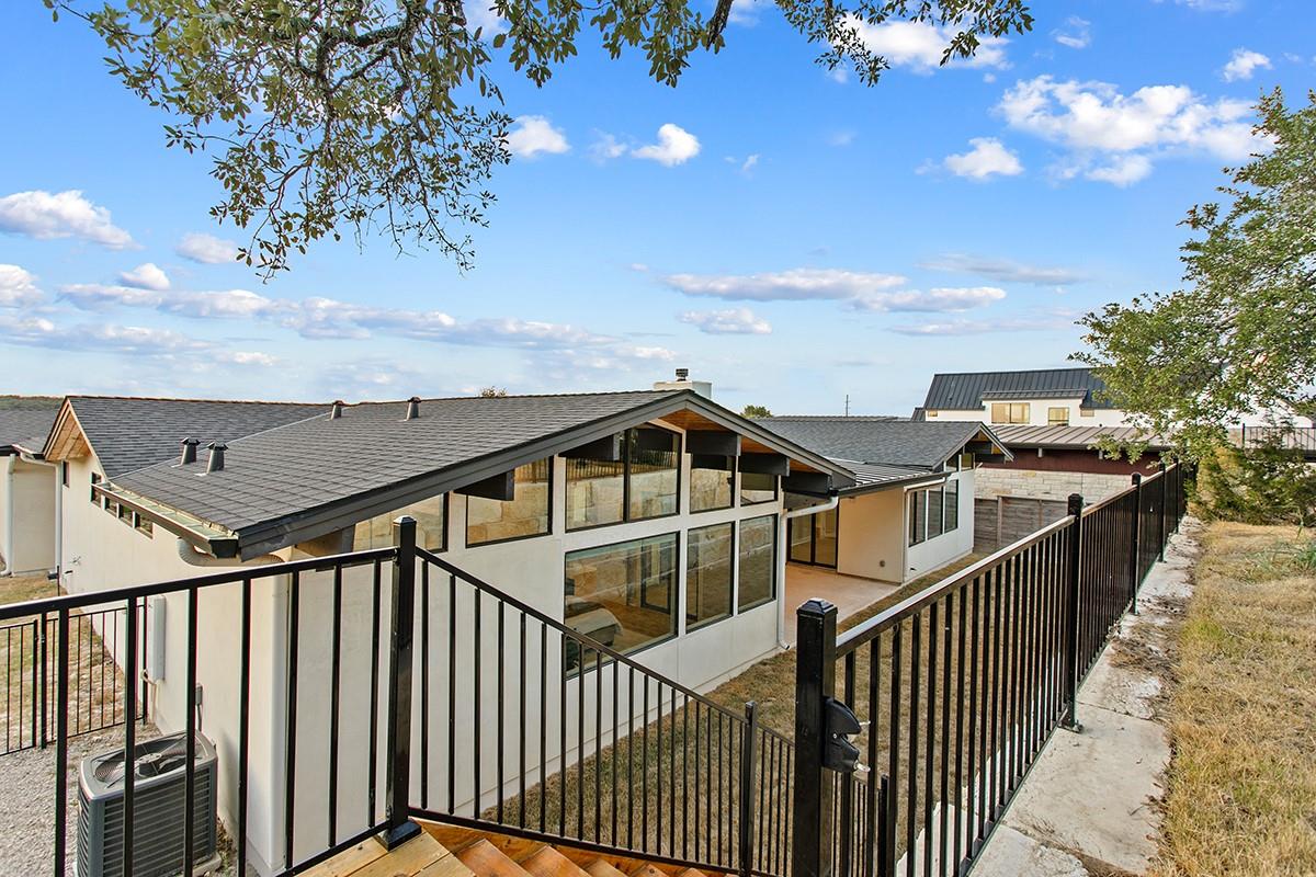 202 Evelyn Ct, Dripping Springs, TX 78620