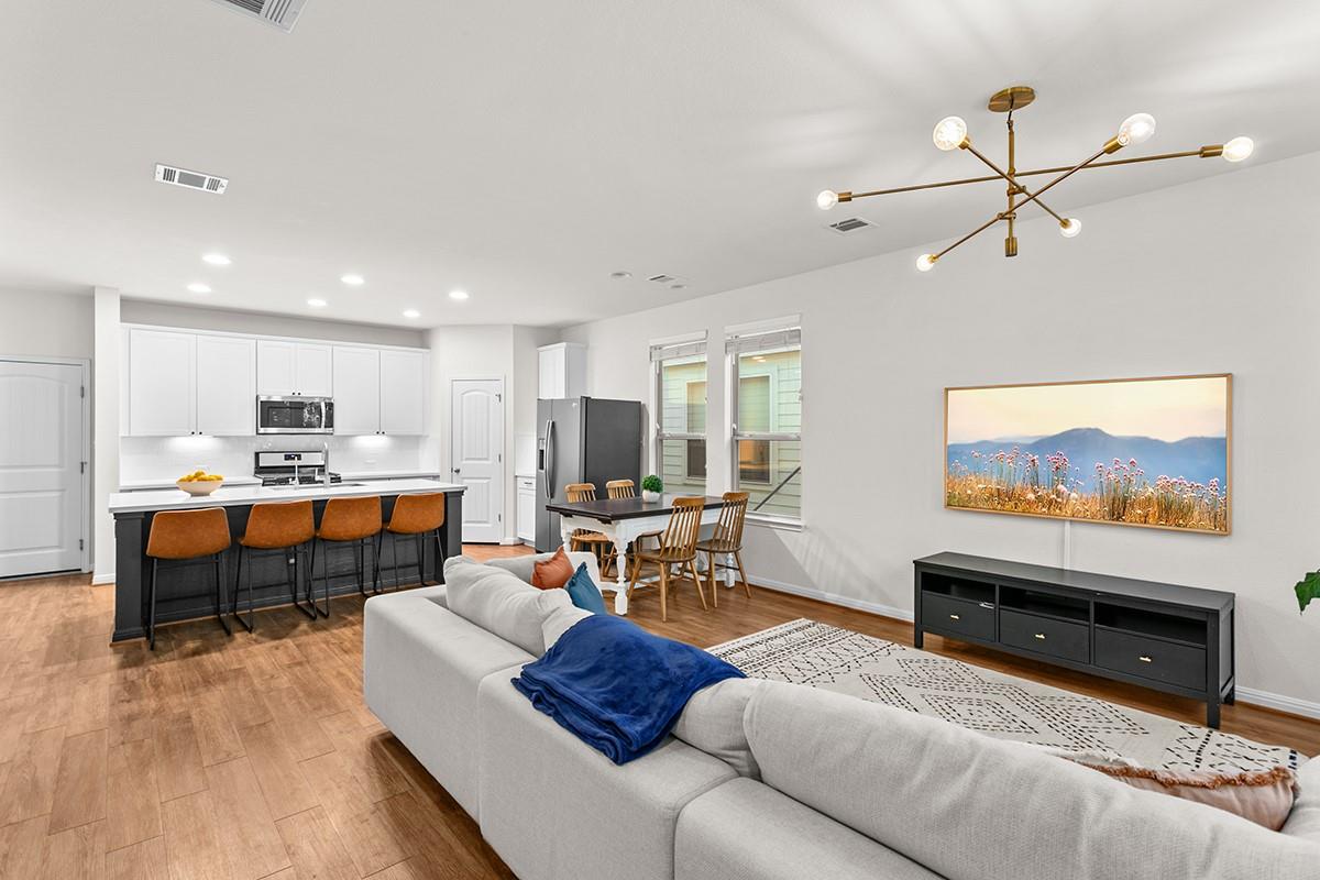 221 Diamond Point Dr, Dripping Springs, TX 78620