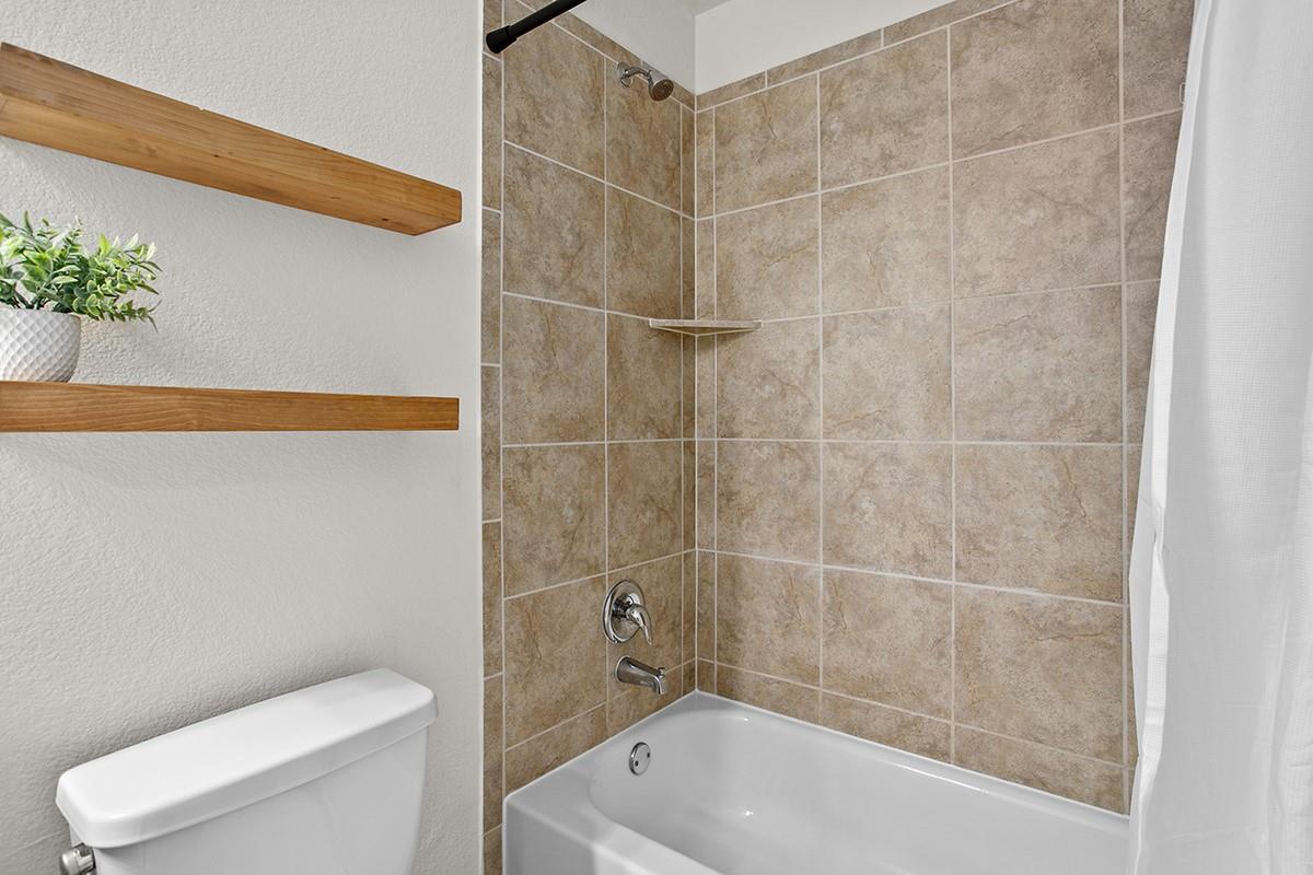 221 Diamond Point Dr, Dripping Springs, TX 78620