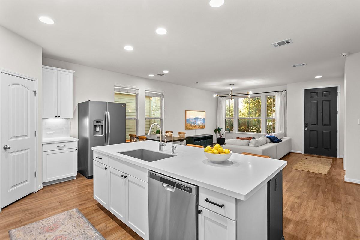 221 Diamond Point Dr, Dripping Springs, TX 78620