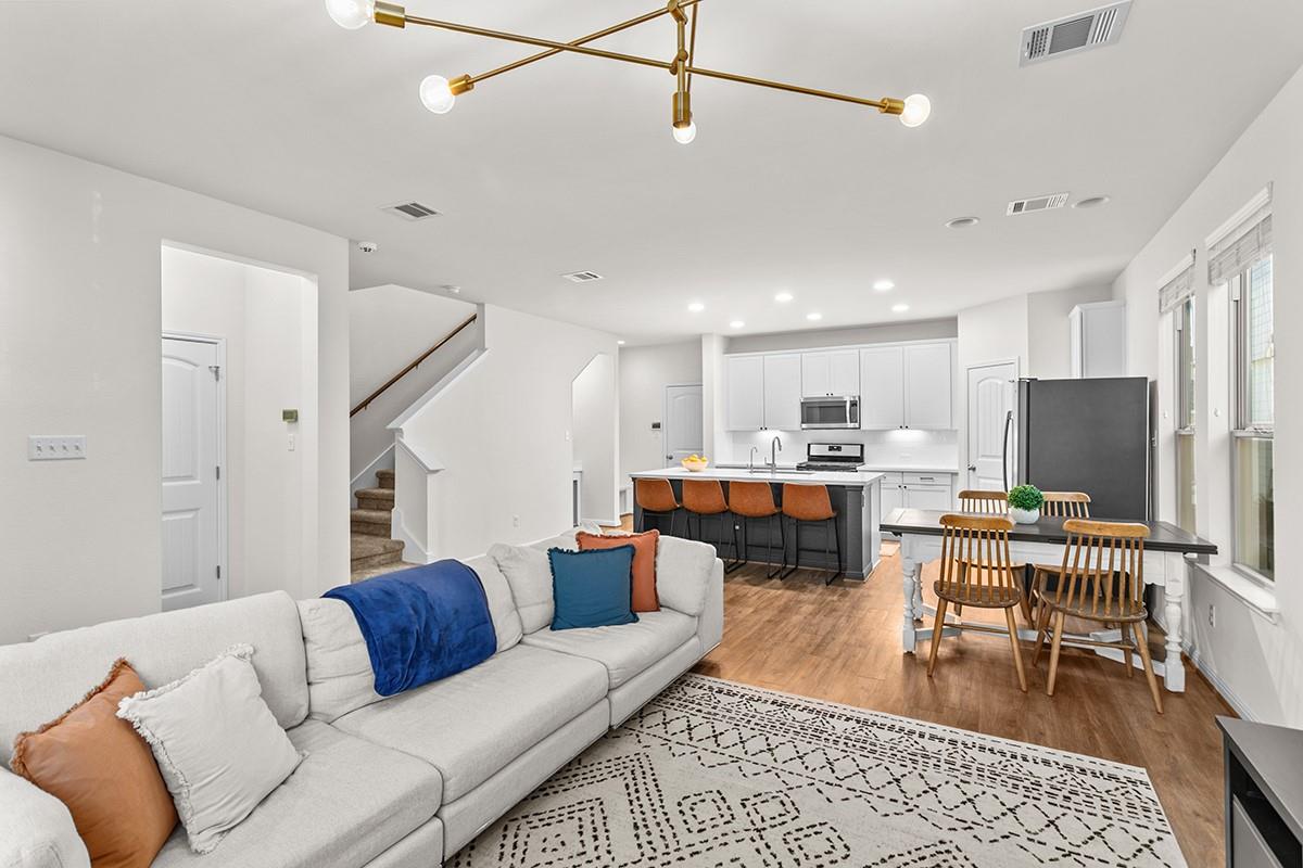 221 Diamond Point Dr, Dripping Springs, TX 78620