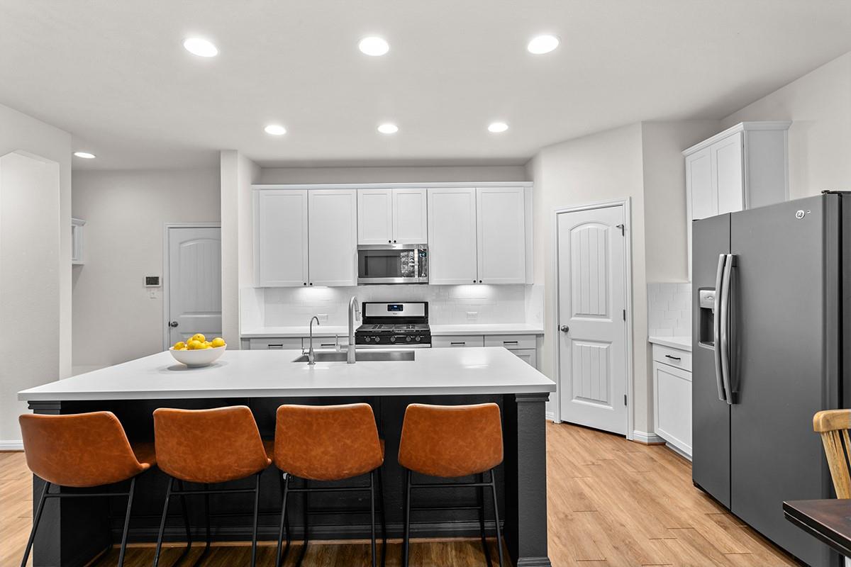 221 Diamond Point Dr, Dripping Springs, TX 78620