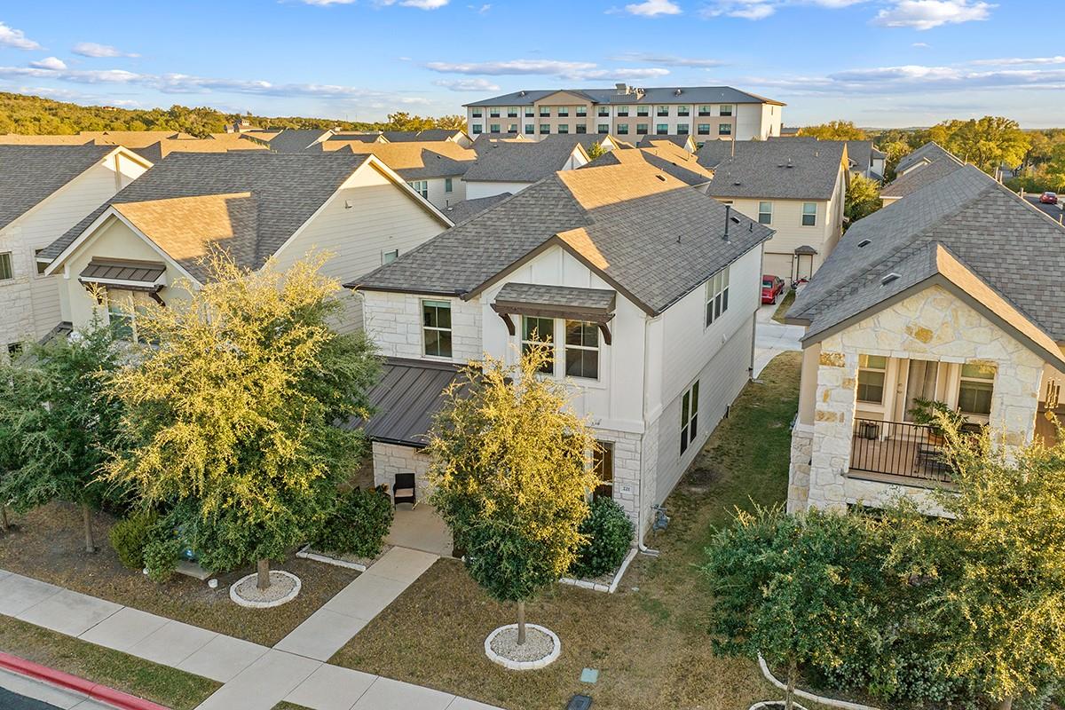 221 Diamond Point Dr, Dripping Springs, TX 78620