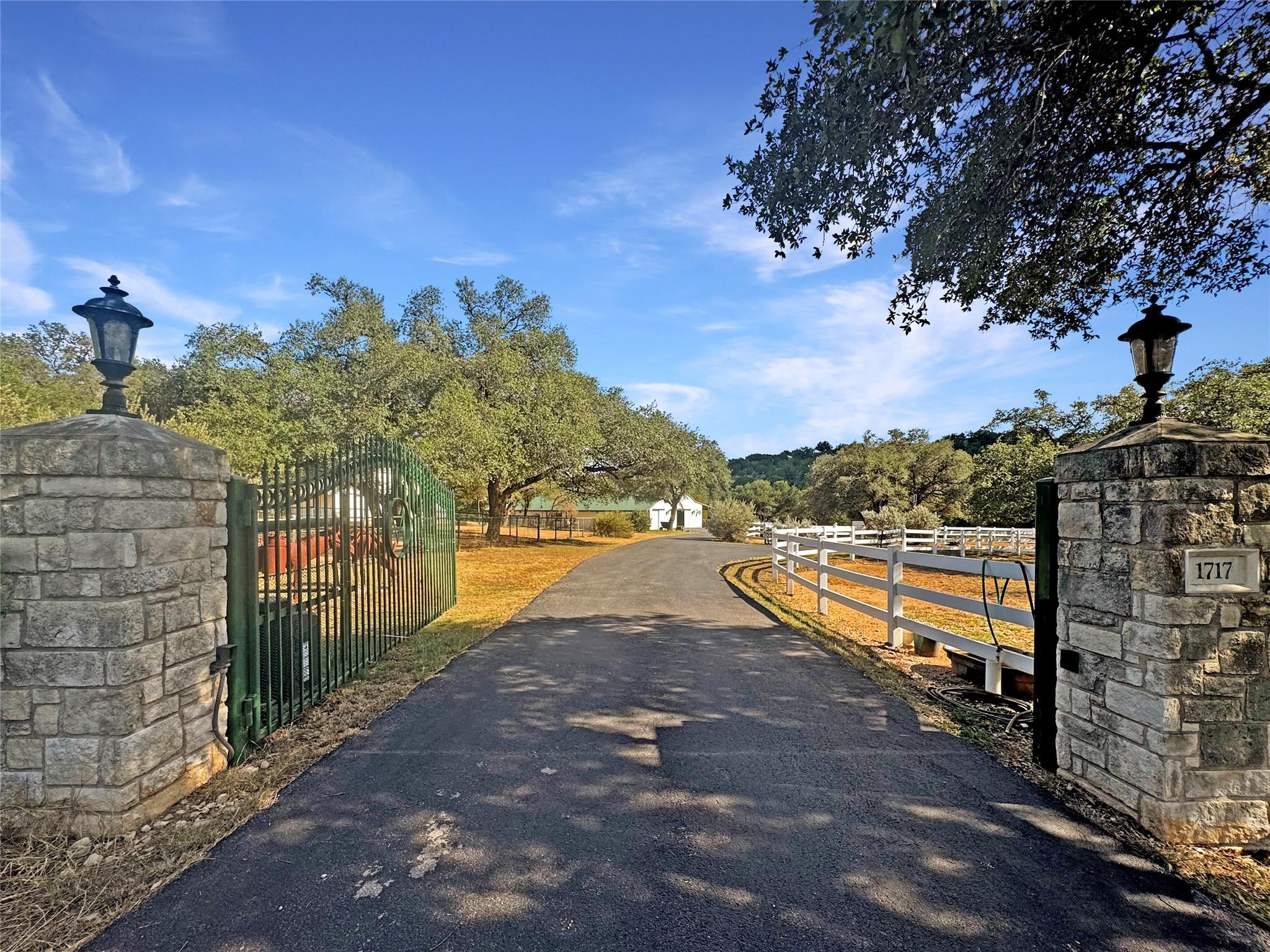 1717 Sycamore Crk, Dripping Springs, TX 78620