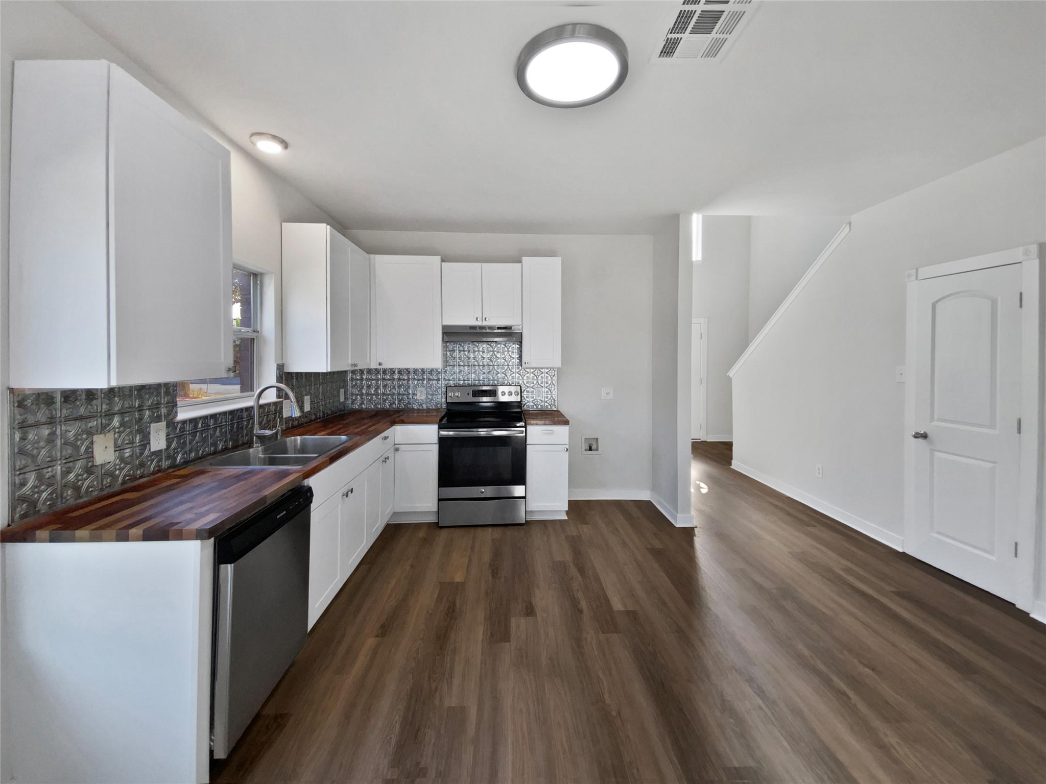 127 Campos Dr, Hutto, TX 78634