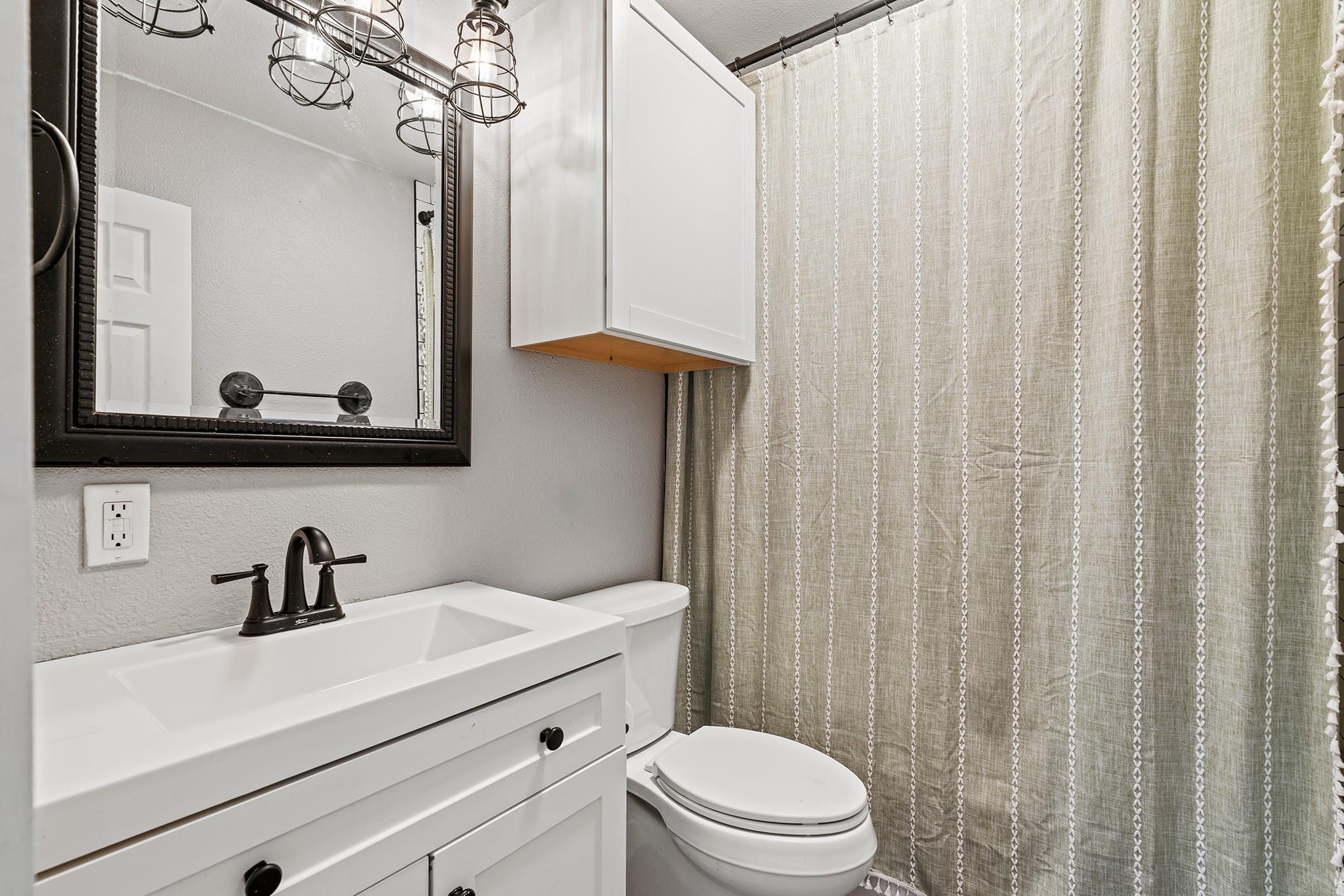 902 Miller St, Rockdale, TX 76567