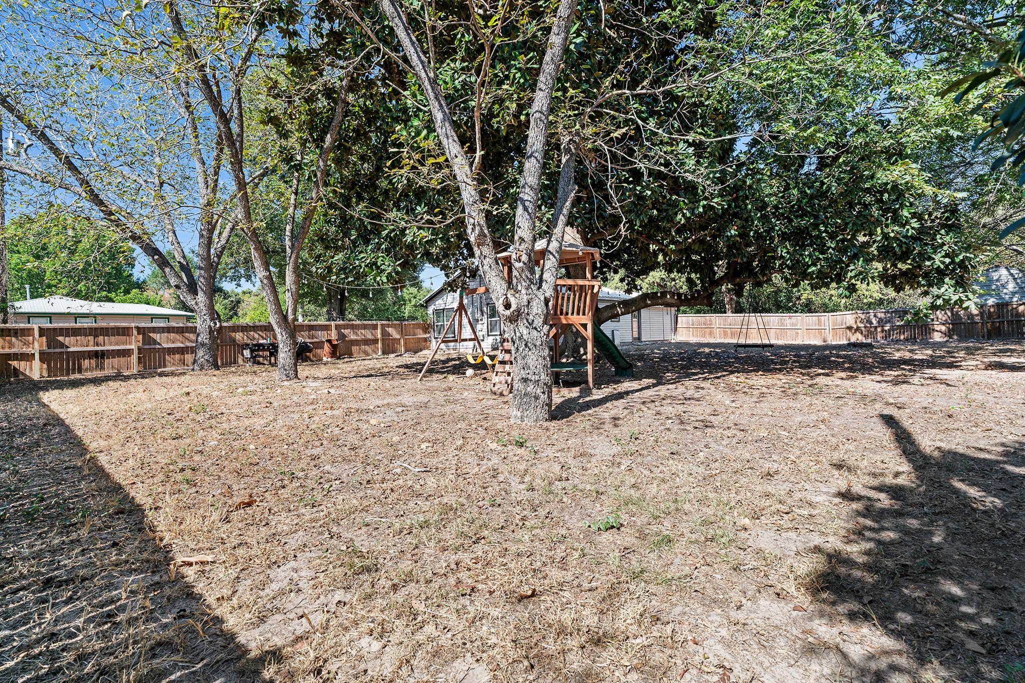 902 Miller St, Rockdale, TX 76567