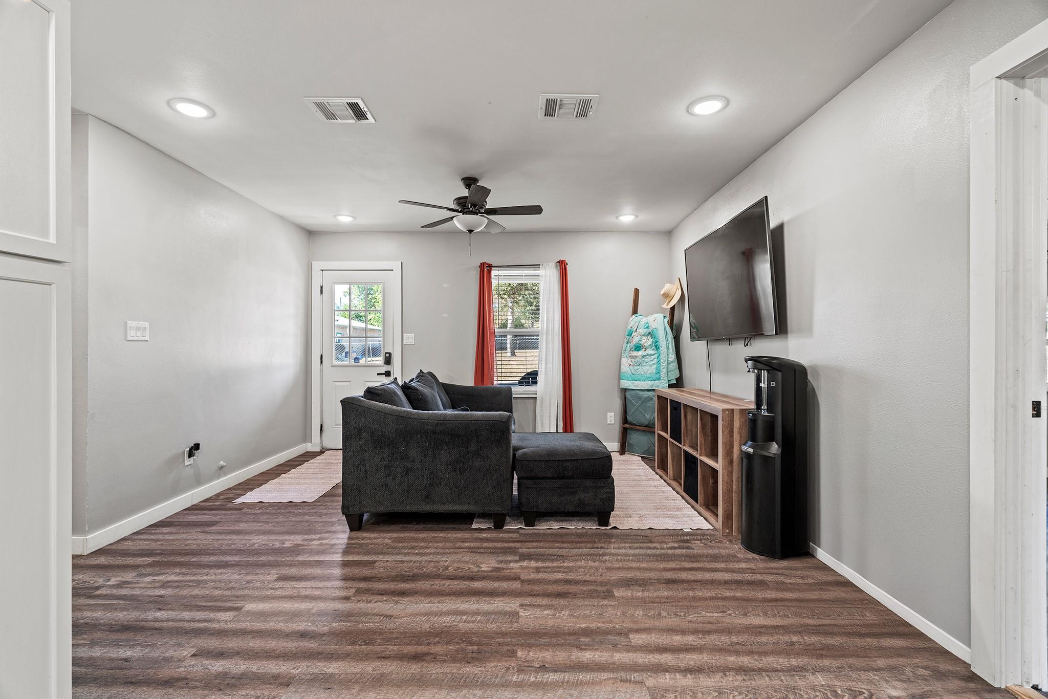 902 Miller St, Rockdale, TX 76567