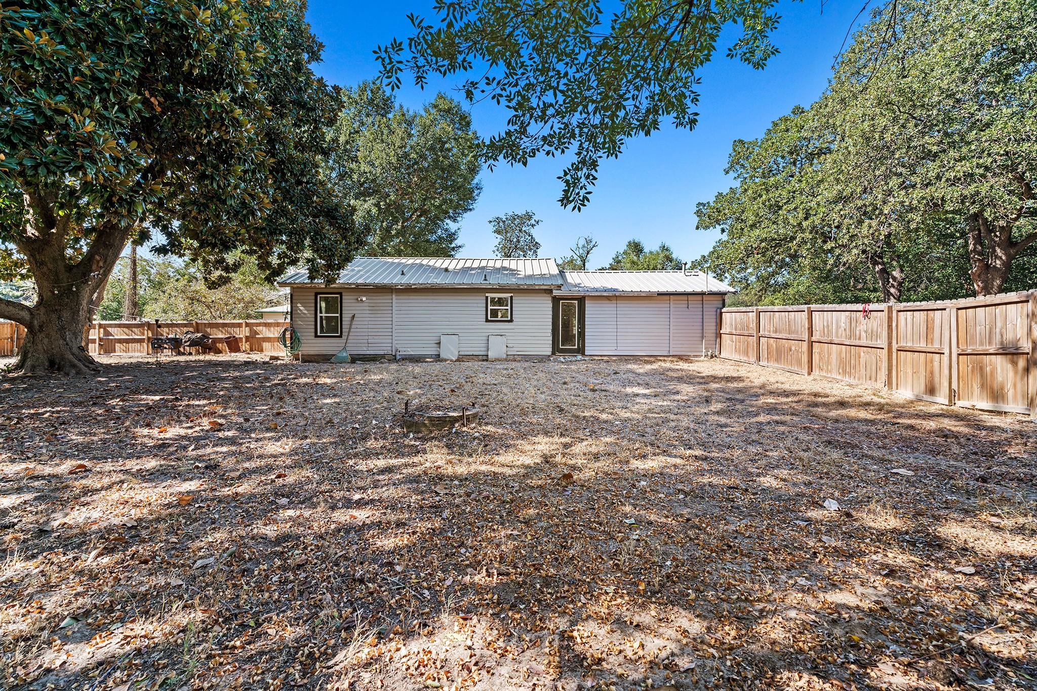 902 Miller St, Rockdale, TX 76567