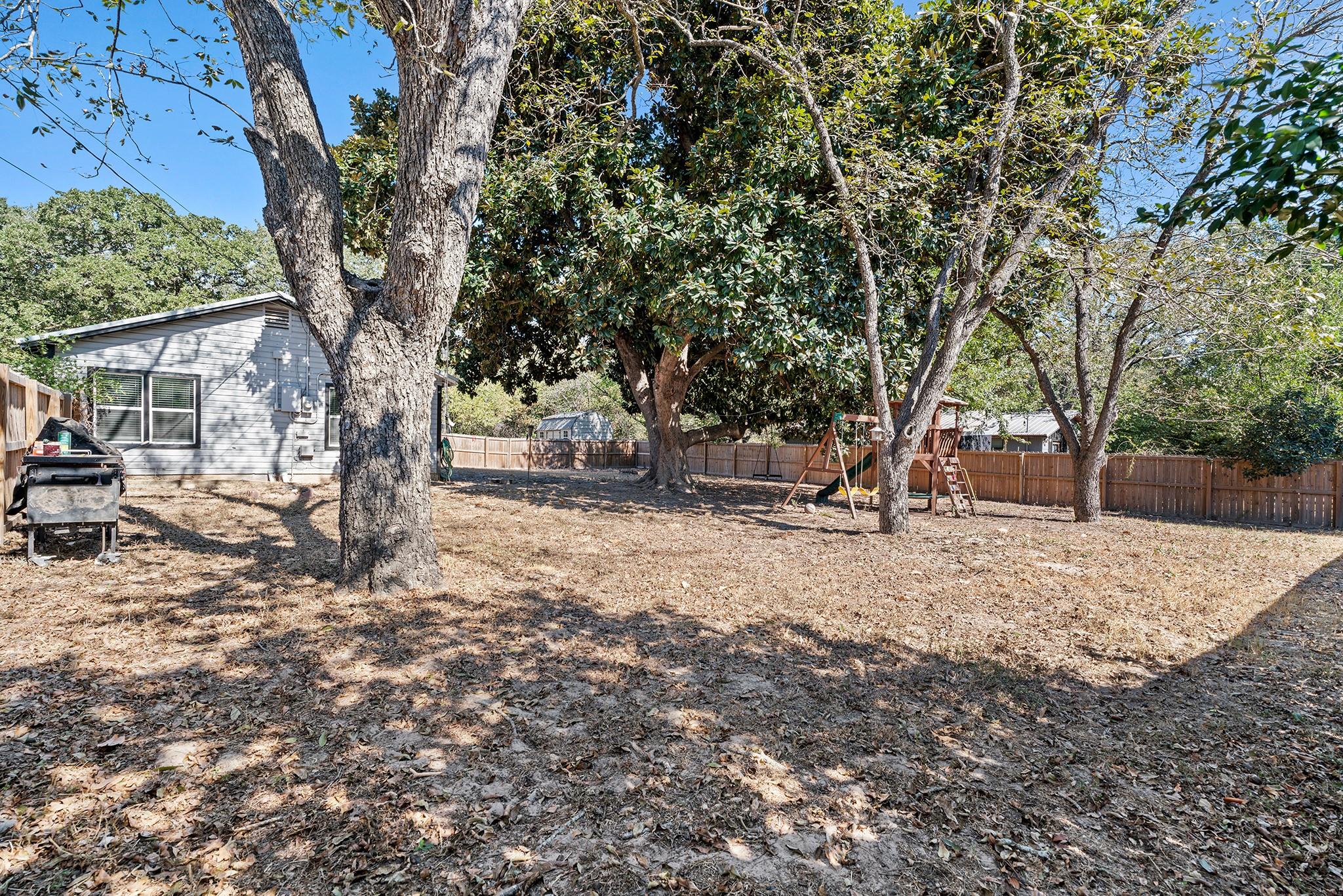 902 Miller St, Rockdale, TX 76567