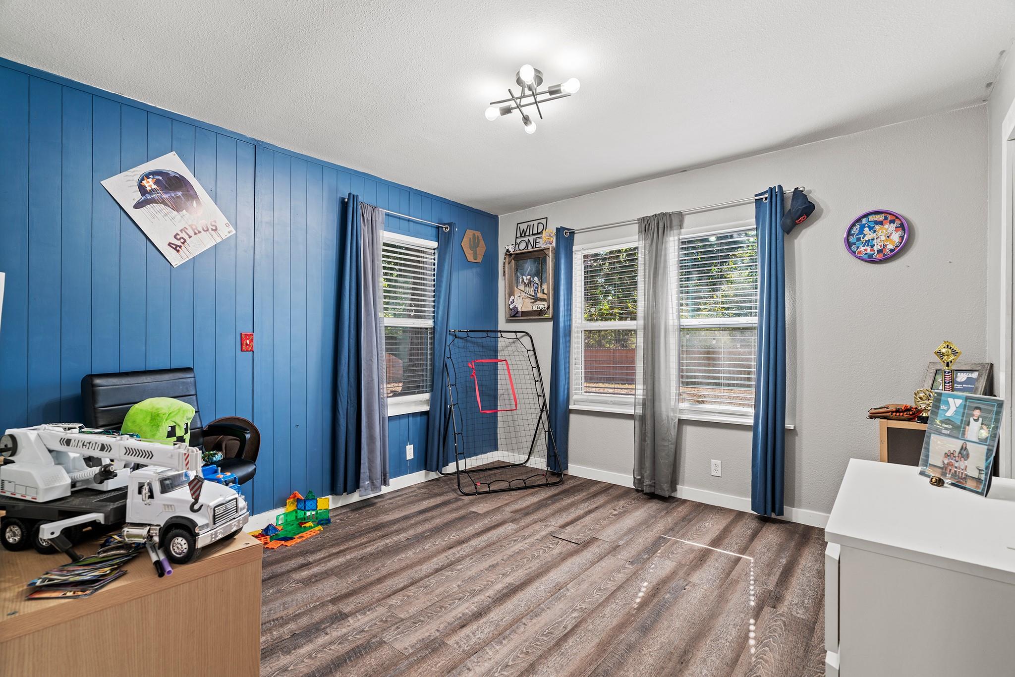 902 Miller St, Rockdale, TX 76567