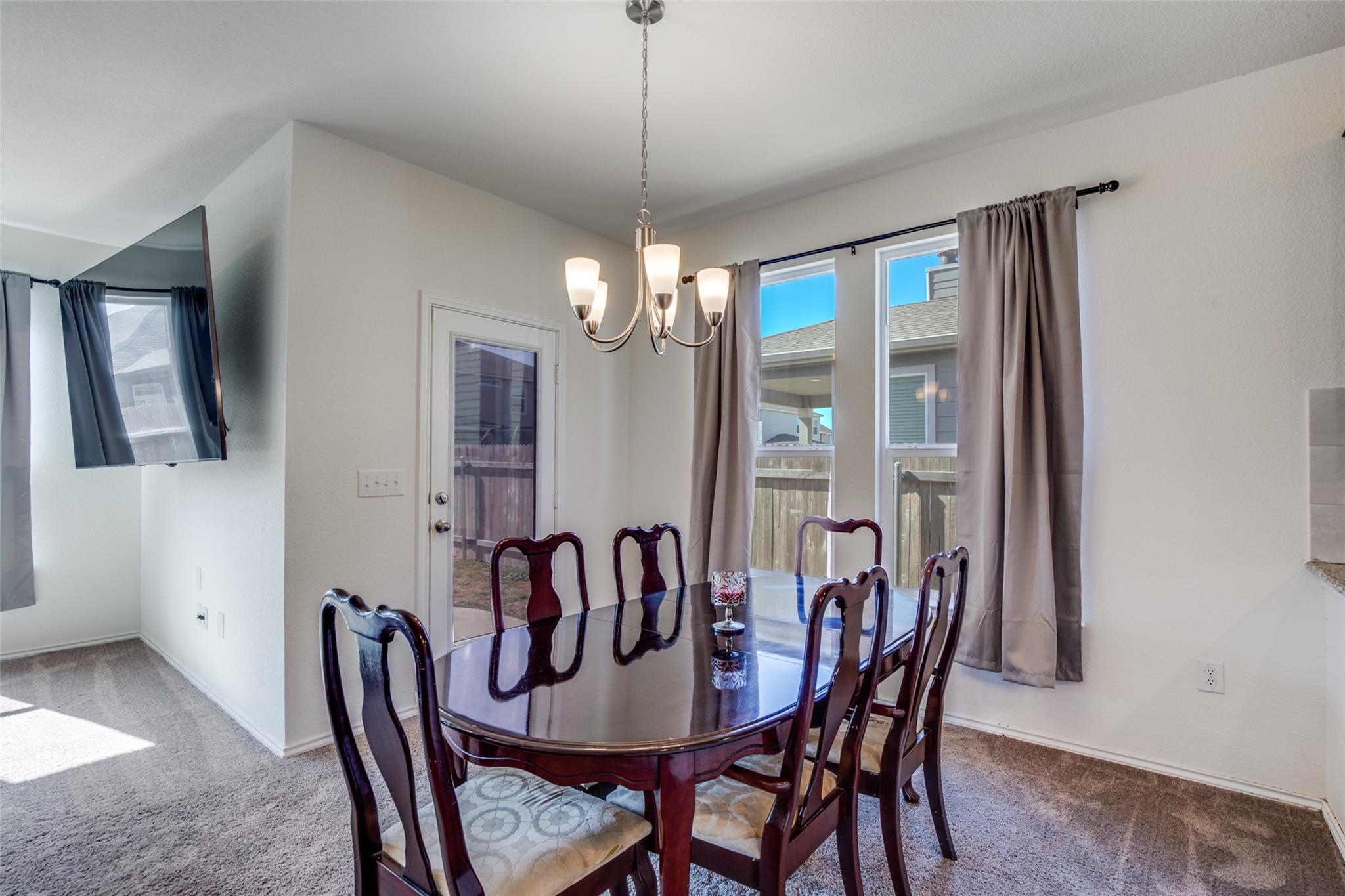 211 Pitkin Dr, Lockhart, TX 78644