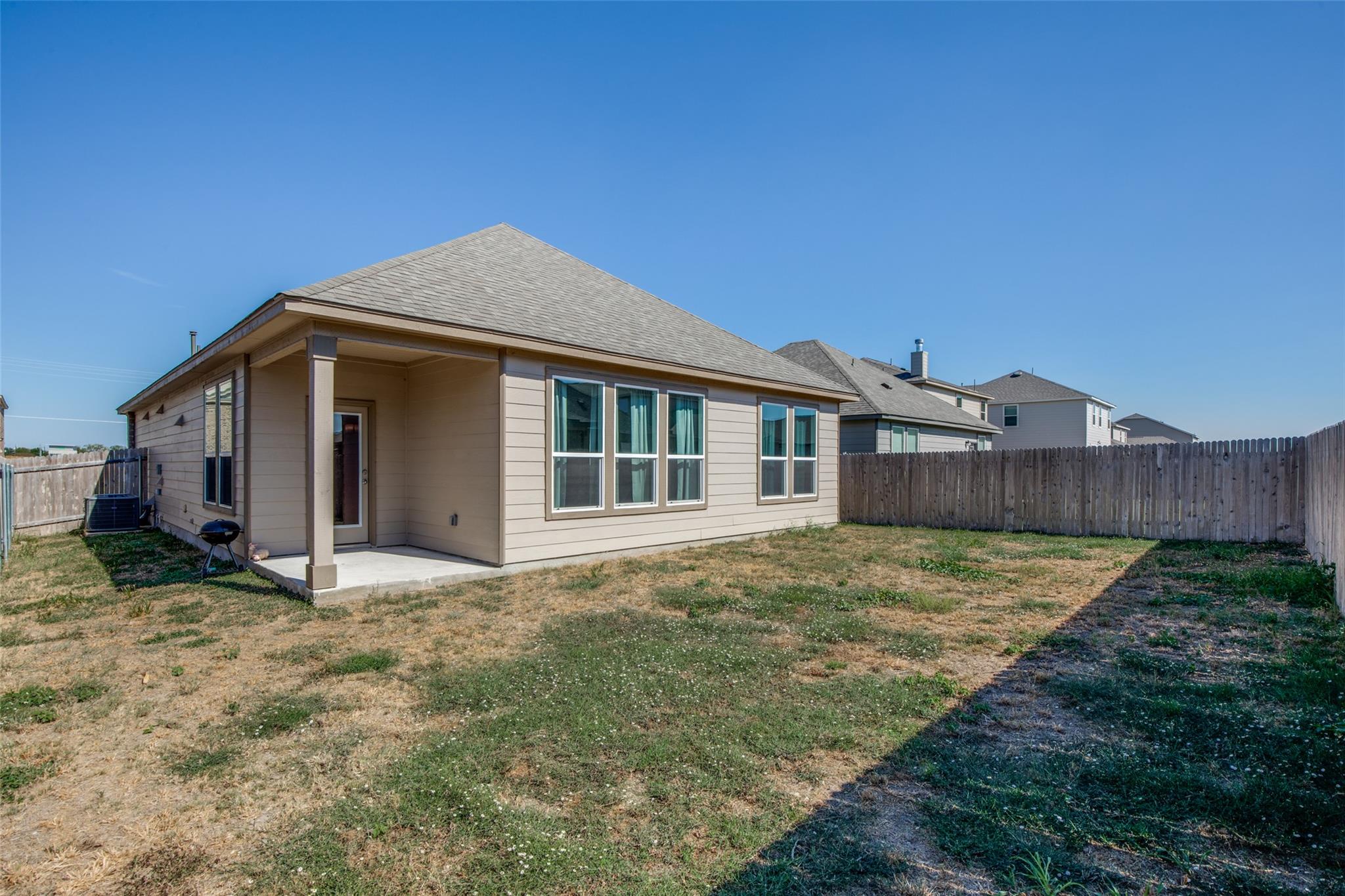 211 Pitkin Dr, Lockhart, TX 78644