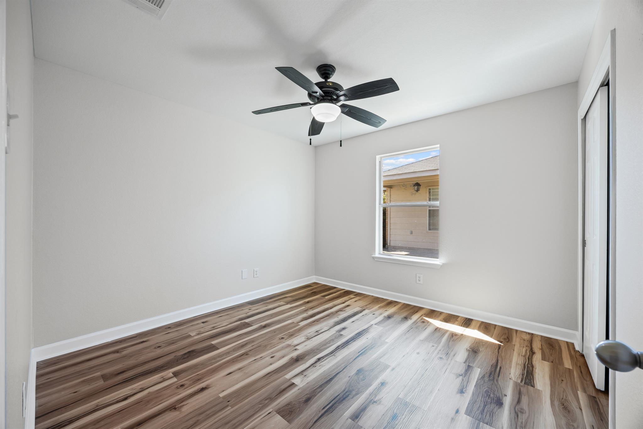 129 Lynn Crest Bnd, Buda, TX 78610