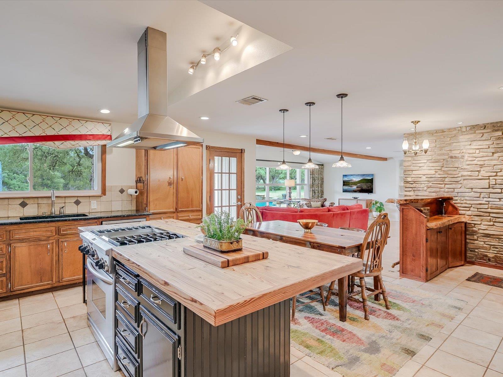 1500 Spoke Hollow Rd, Wimberley, TX 78676