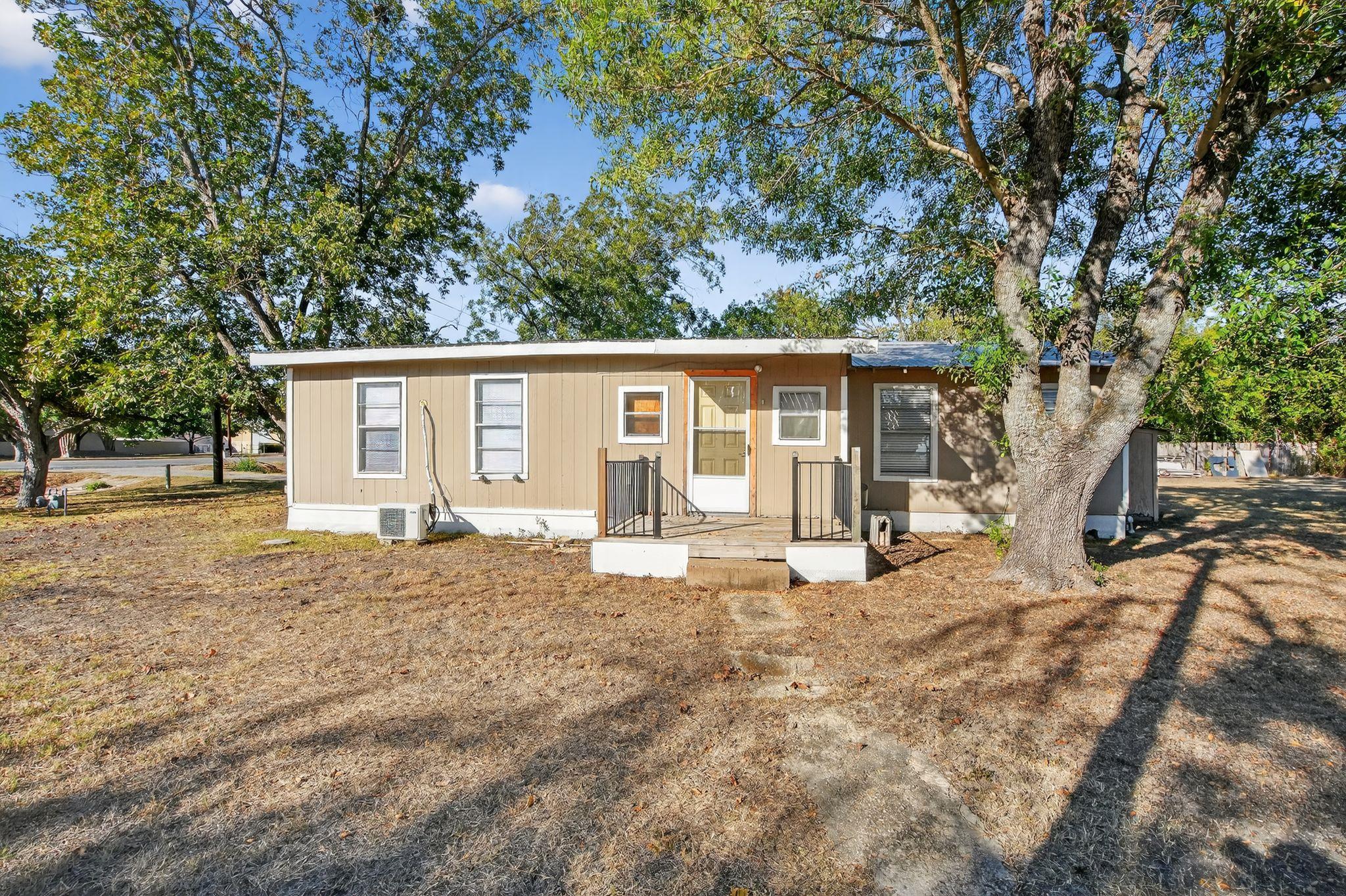 1309 Blackjack St, Lockhart, TX 78644