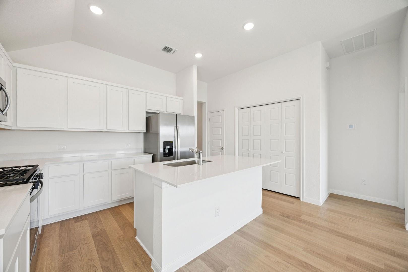 332 Bendecido Loop, Elgin, TX 78621