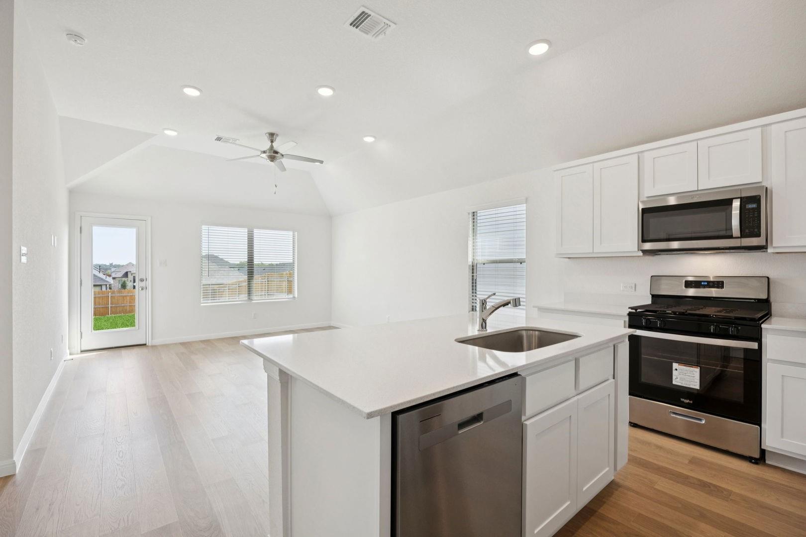 332 Bendecido Loop, Elgin, TX 78621