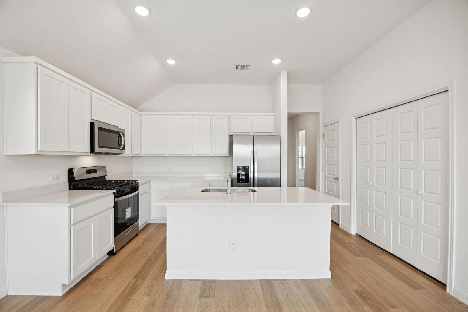 332 Bendecido Loop, Elgin, TX 78621